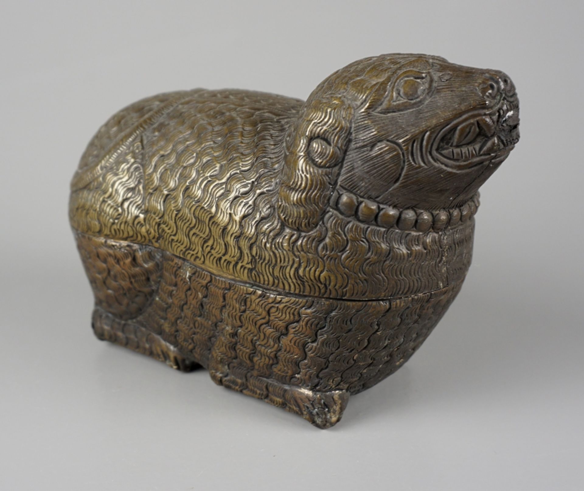 Figural betel nut box in the shape of a sheep, Cambodia - Image 2 of 4