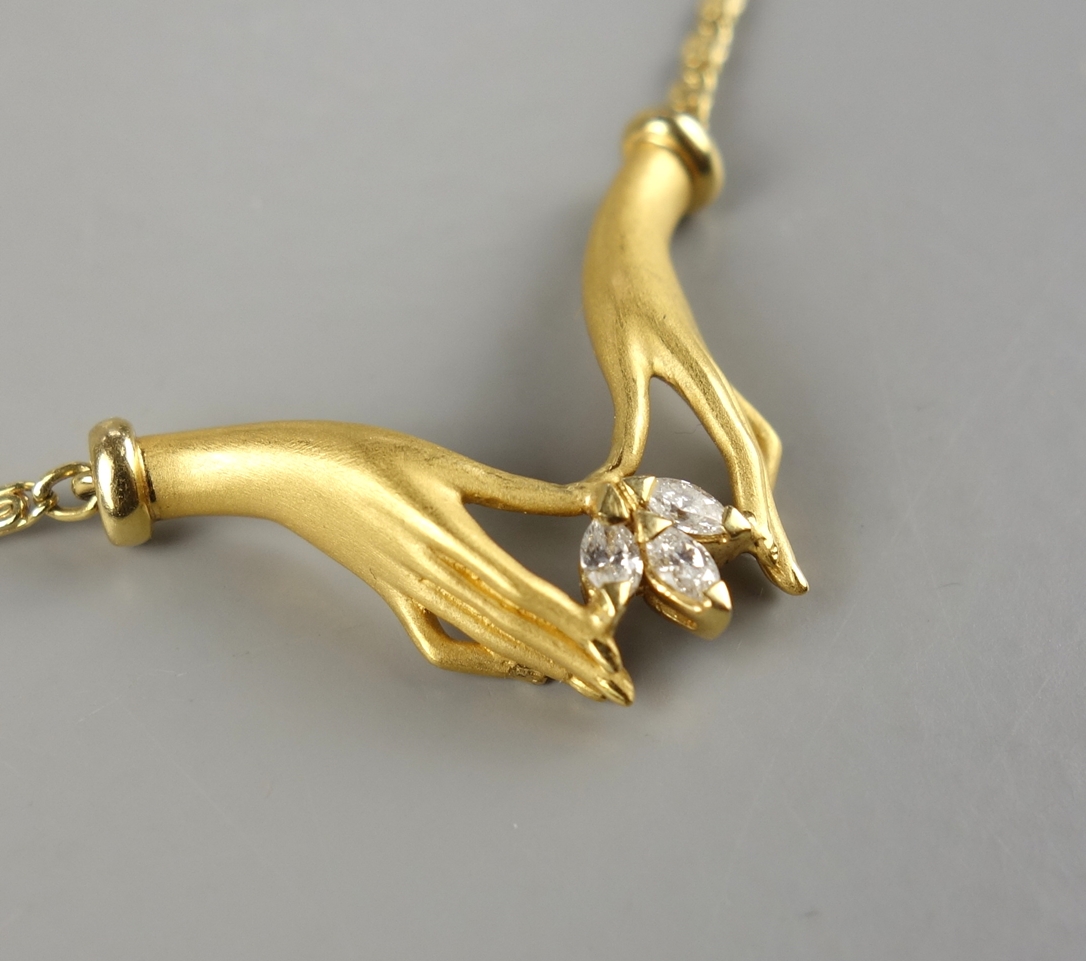 Necklace "Hands", CARRERA Y CARRERA, with 3 navettes diamonds, 18K gold - Image 3 of 4