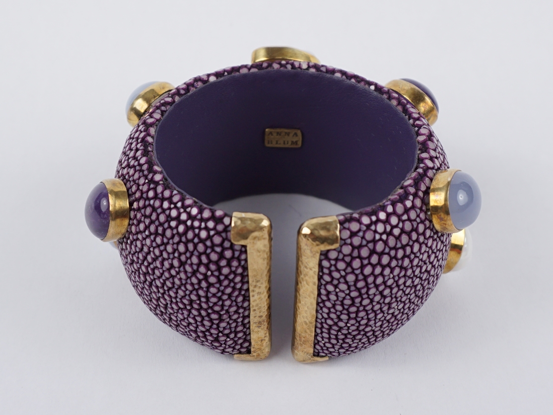 Shagreen cuff bracelet in plum violet, from the Caraboque collection by Anna Blum - Image 4 of 5