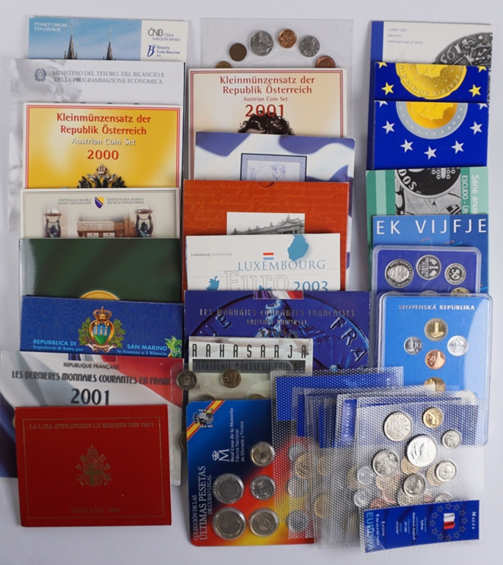 34 small coin sets of the EU member countries before the currency changeover