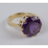 Ring mit amethystfarbenem Stein, 585er Gold, Gew.6,29g