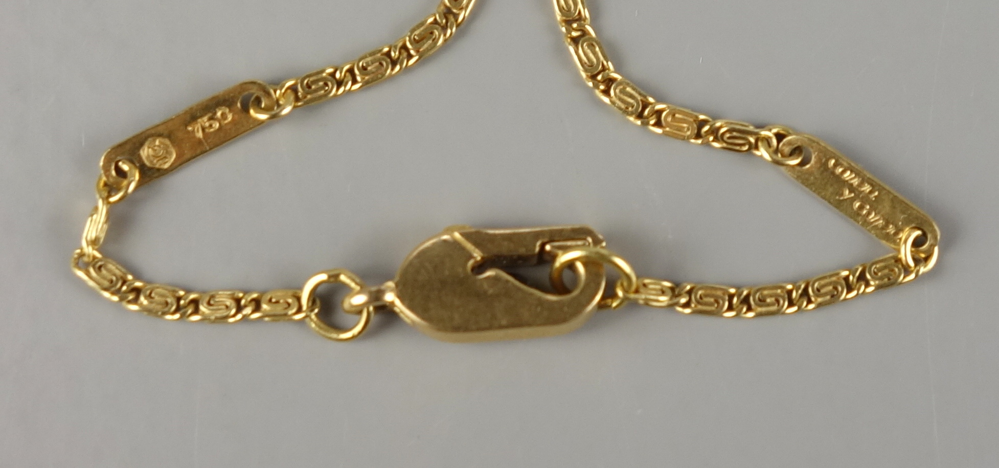 Necklace "Hands", CARRERA Y CARRERA, with 3 navettes diamonds, 18K gold - Image 4 of 4