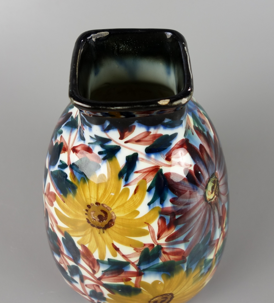 Vase with flower decoration in hand painting, Schramberger Majolika, c.1910 - Image 3 of 3