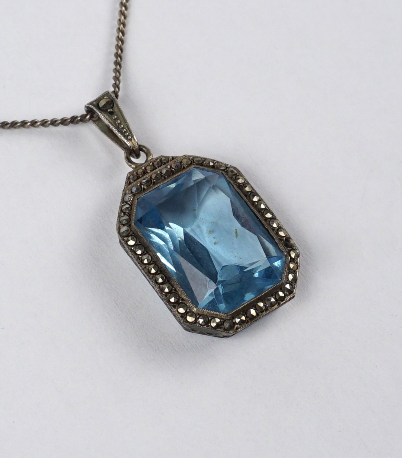 Pendant with aquamarine coloured stone and marcasites on chain, 835 silver, wt.9,96g - Image 2 of 2
