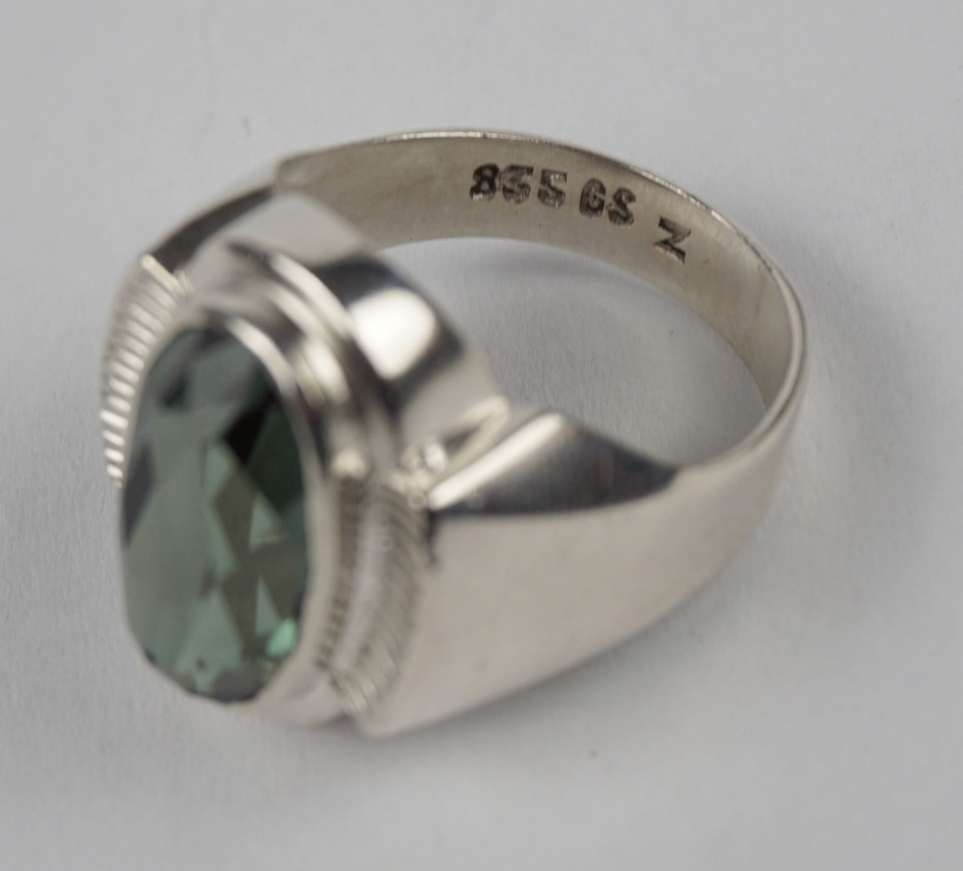 Ring with green stone, 835 silver, wt.5,43g - Image 2 of 2