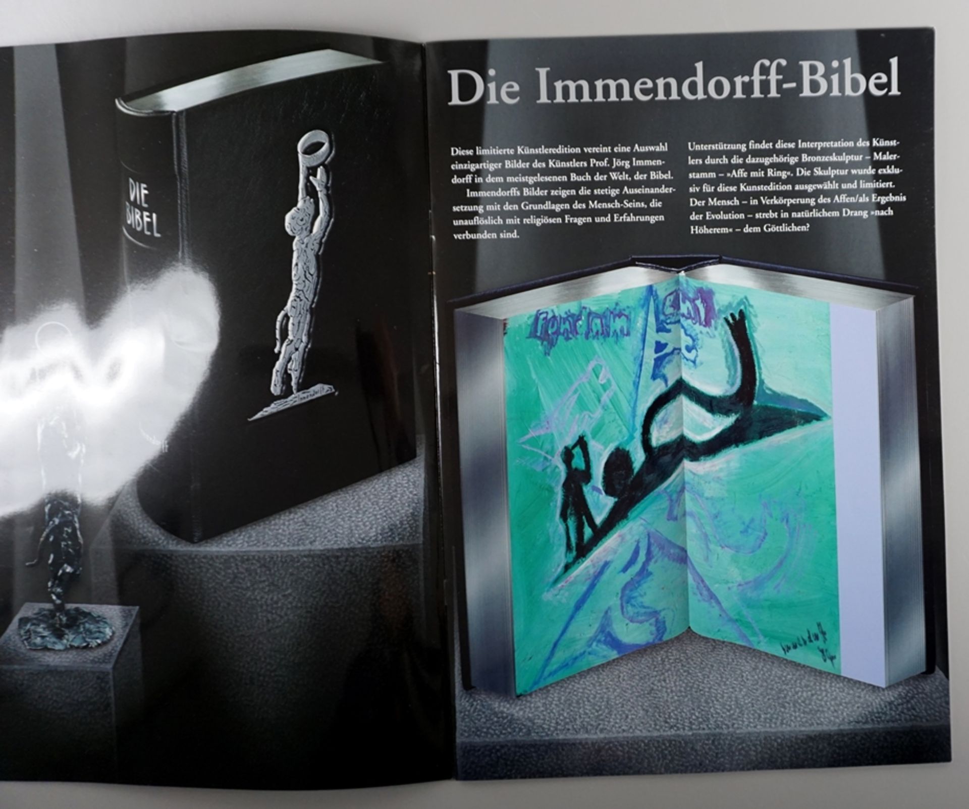 Jörg Immendorff (1945, Bleckede - 2007, Düsseldorf), Affe mit Ring, 2006, und Immendorff-Bibel in l - Bild 10 aus 12