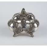 Historismus- Zuckerdose mit floralem Dekor, Deutschland, 800er Silber