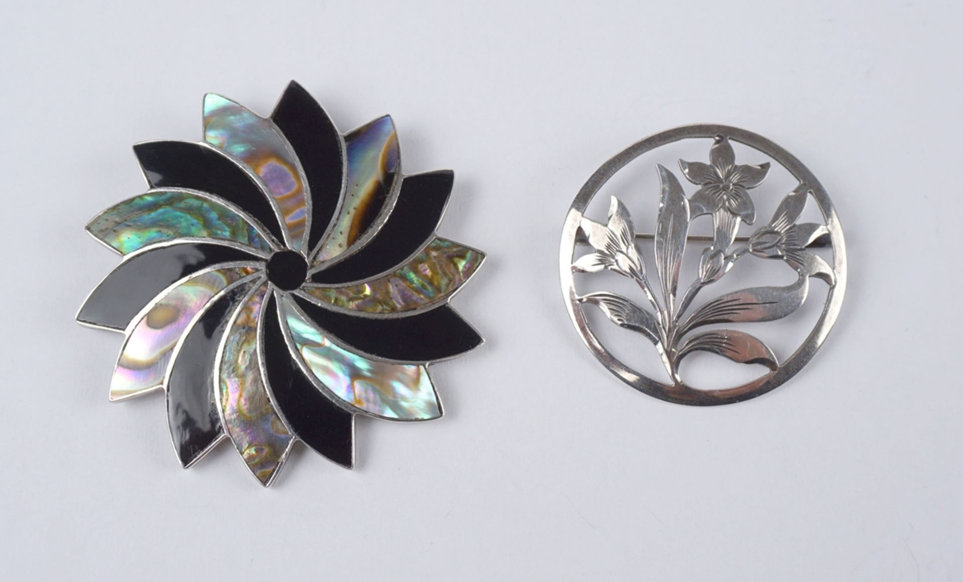 2 silver brooches, wt.19,32g