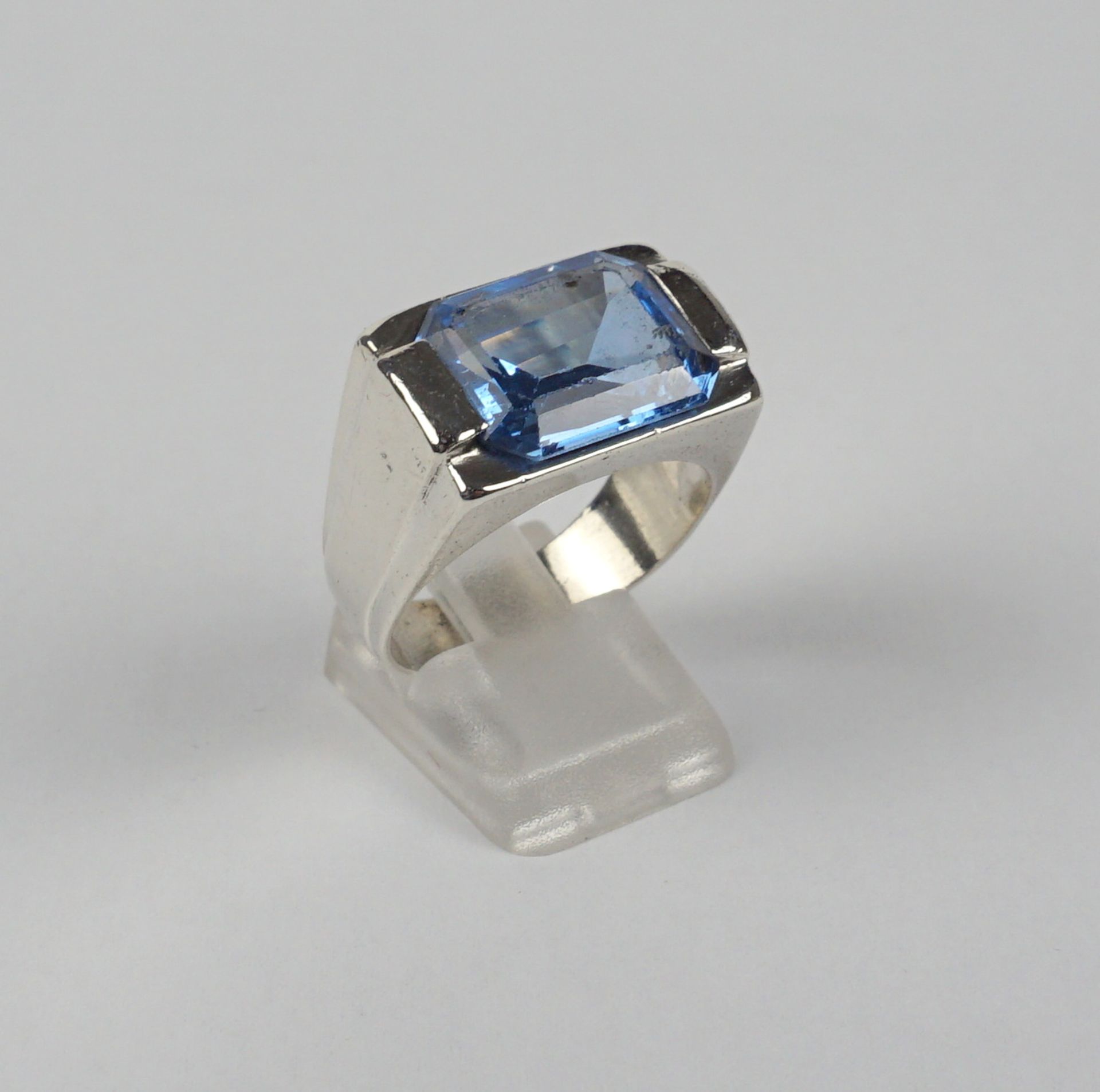 Ring mit blauem Stein im Treppenschliff, Silber, Gew.12,09g