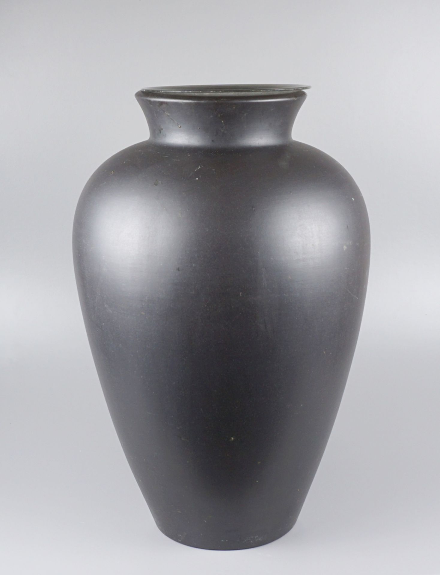 Large floor vase, terracotta, matt black, h.45,5cm.