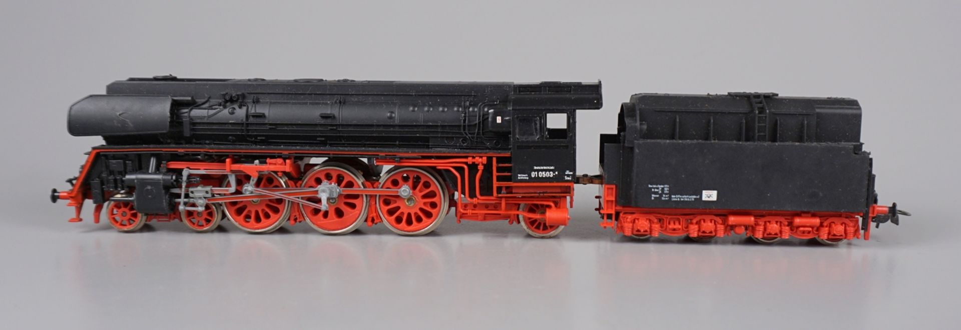 PIKO steam locomotive BR 01 0503-1 of the DR with oil tender, H0