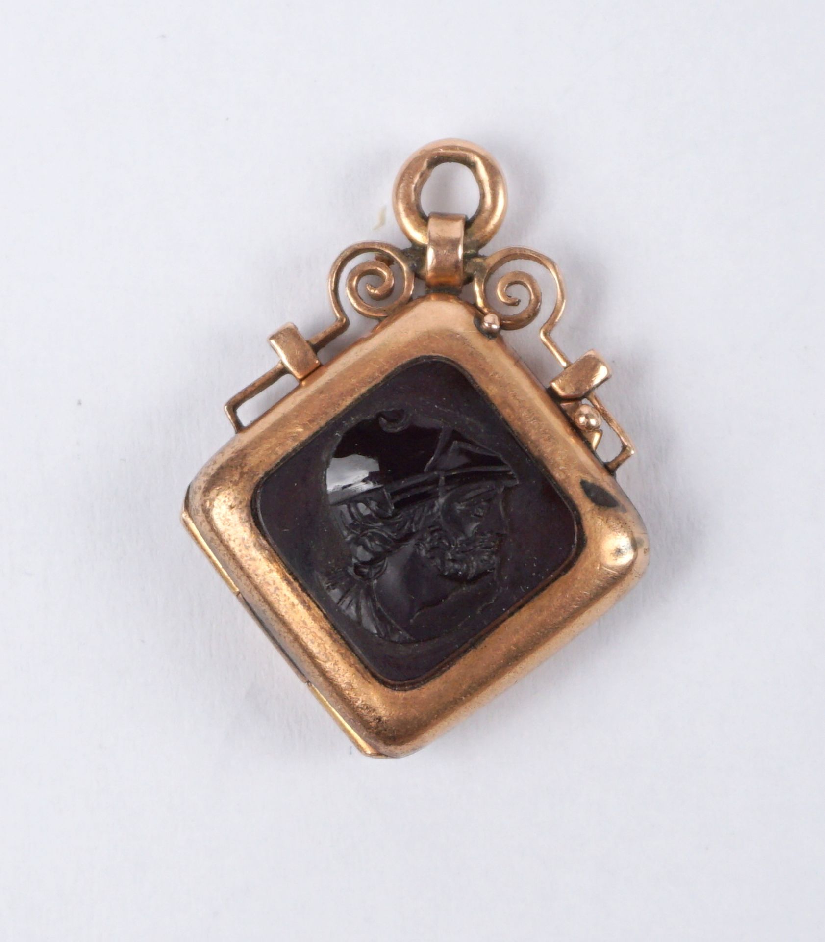 Medallion with onyx cameo, Doublé, around 1890