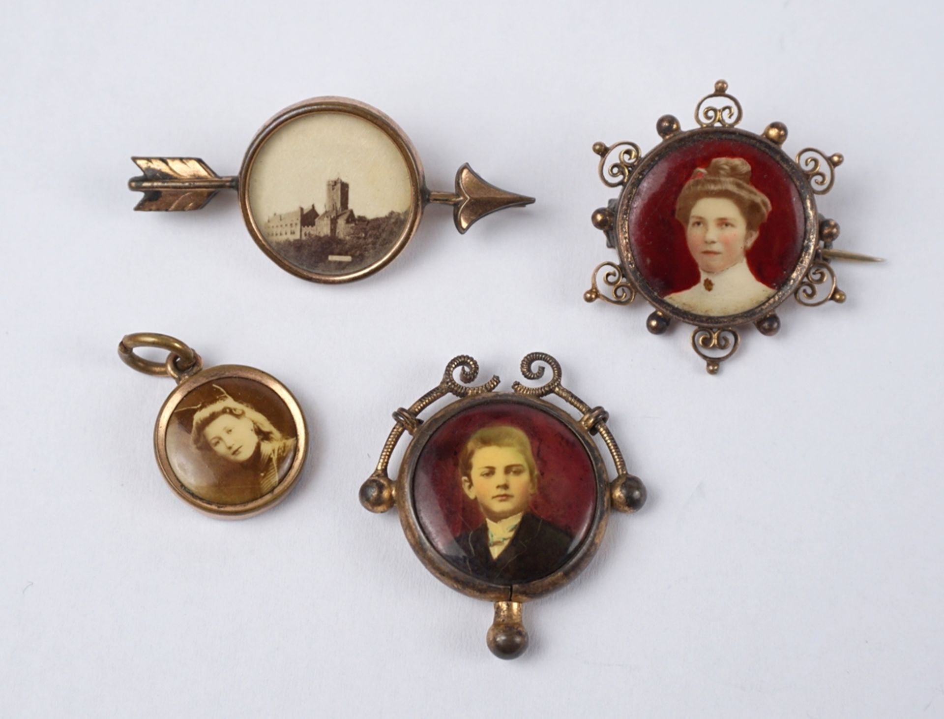 4 photo brooches / pendants, 1920s