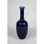 Vase, China, 19. Jh., Blau unter Glasur, H.: 17 cm. Keine chips, Cracks oder Risse.Vase, Ch