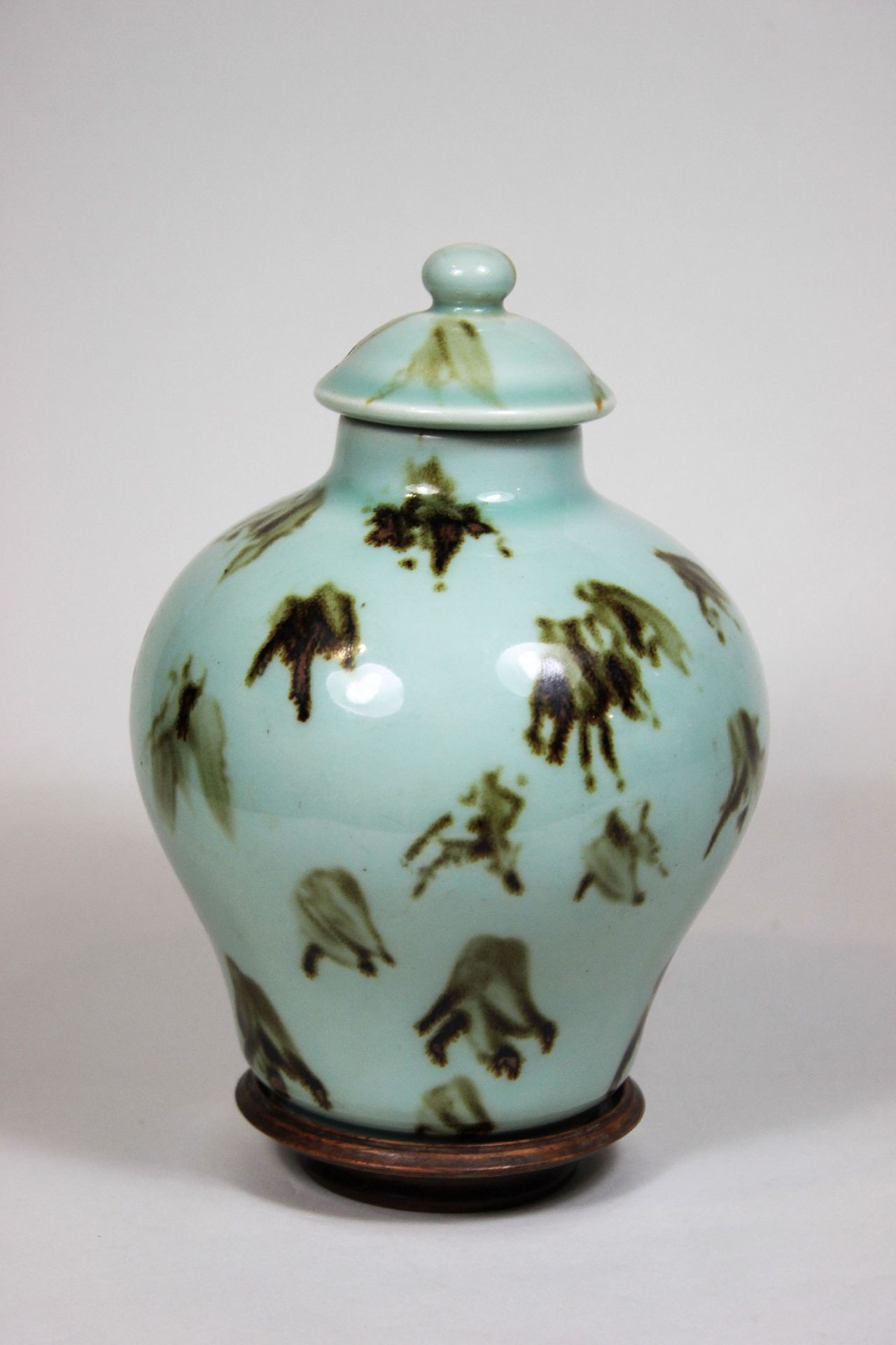 Celadon Vase, China, Qing Dynastie, Kangxi Periode (1890-1910), Porzellan, mit braunen Aplikationen