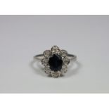 Damenring, WG 585/1000 (gestempelt), 1 dunkelblauer Saphir, 8 8/8 Diamanten, ca. 0,2 ct., Gesamtgew