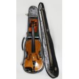 Concert Violine / Geige (L. ca. 61 cm), auf Kleberetikett: Antonius Stradivarius Cremonensis Fachie