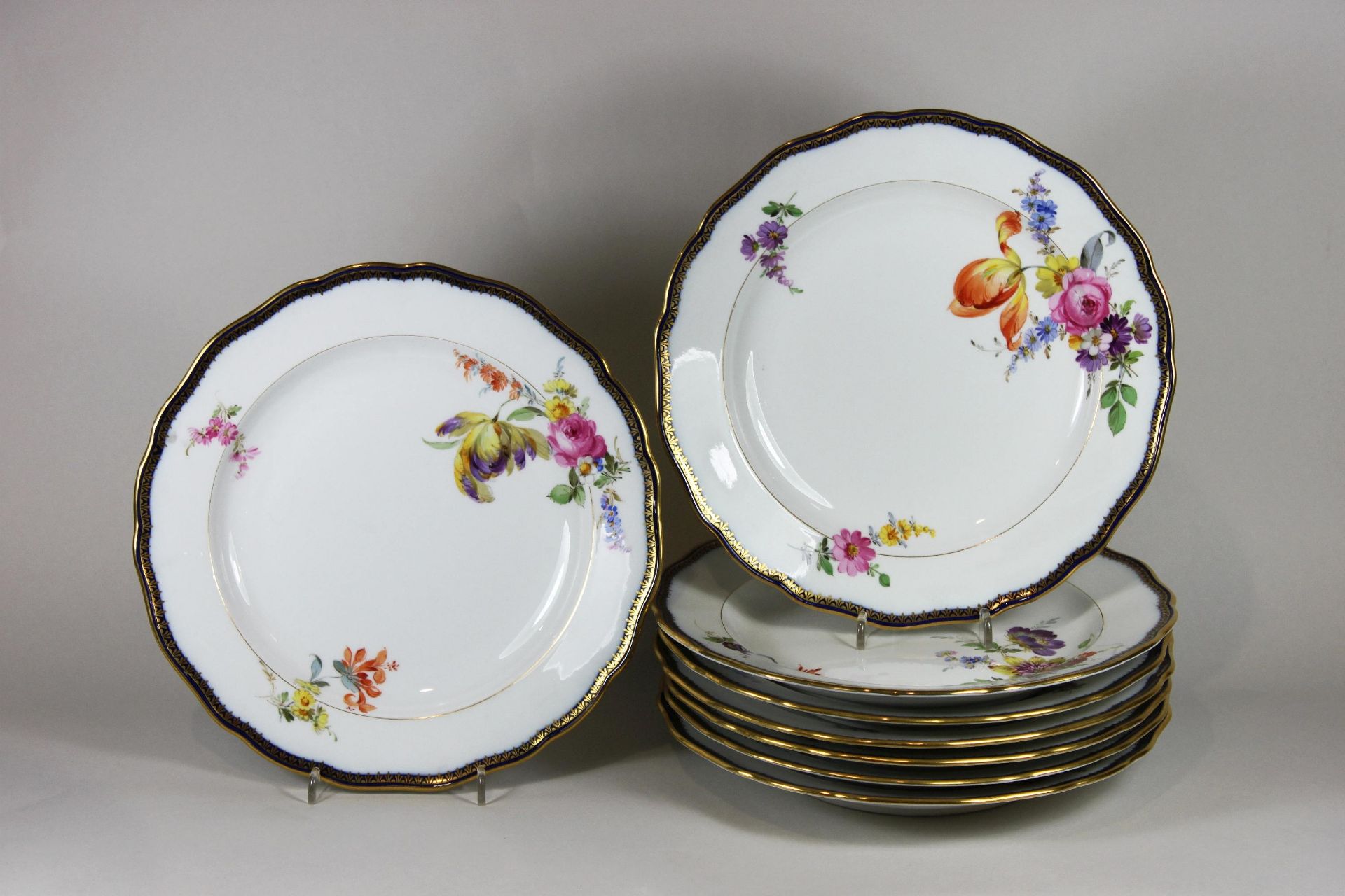 Meissen, 8 Essteller, Porzellan, Knaufzeit, 1. Wahl, polychrom bemalt, versch. Blütendekor, Gold-<