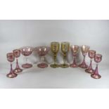 Murano Gläser, 1970er, je zwei Wein-, Champagner-, Aperetiv- und vier Likörgläser, purpur und ge