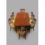 Großer aausziehbarer Tisch mit sechs dazugehörigen Stühlen und zwei Armlehnenstühle, Kirsche, i