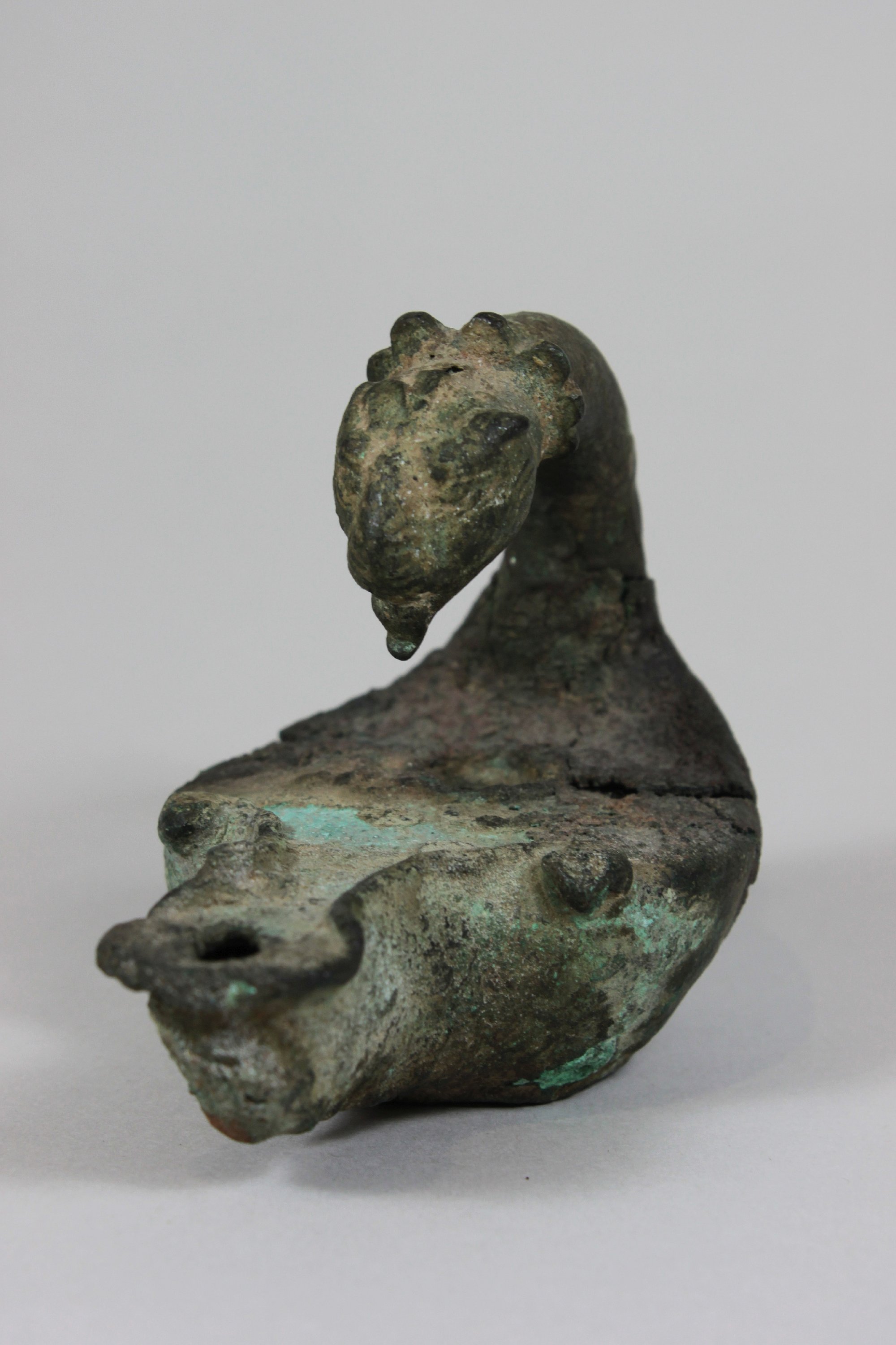 Römische Öllampe, Bronze, Löwenkopf geformter Griff, Maße: 8 x 10 x 6 cm.Römische Öll - Image 2 of 3