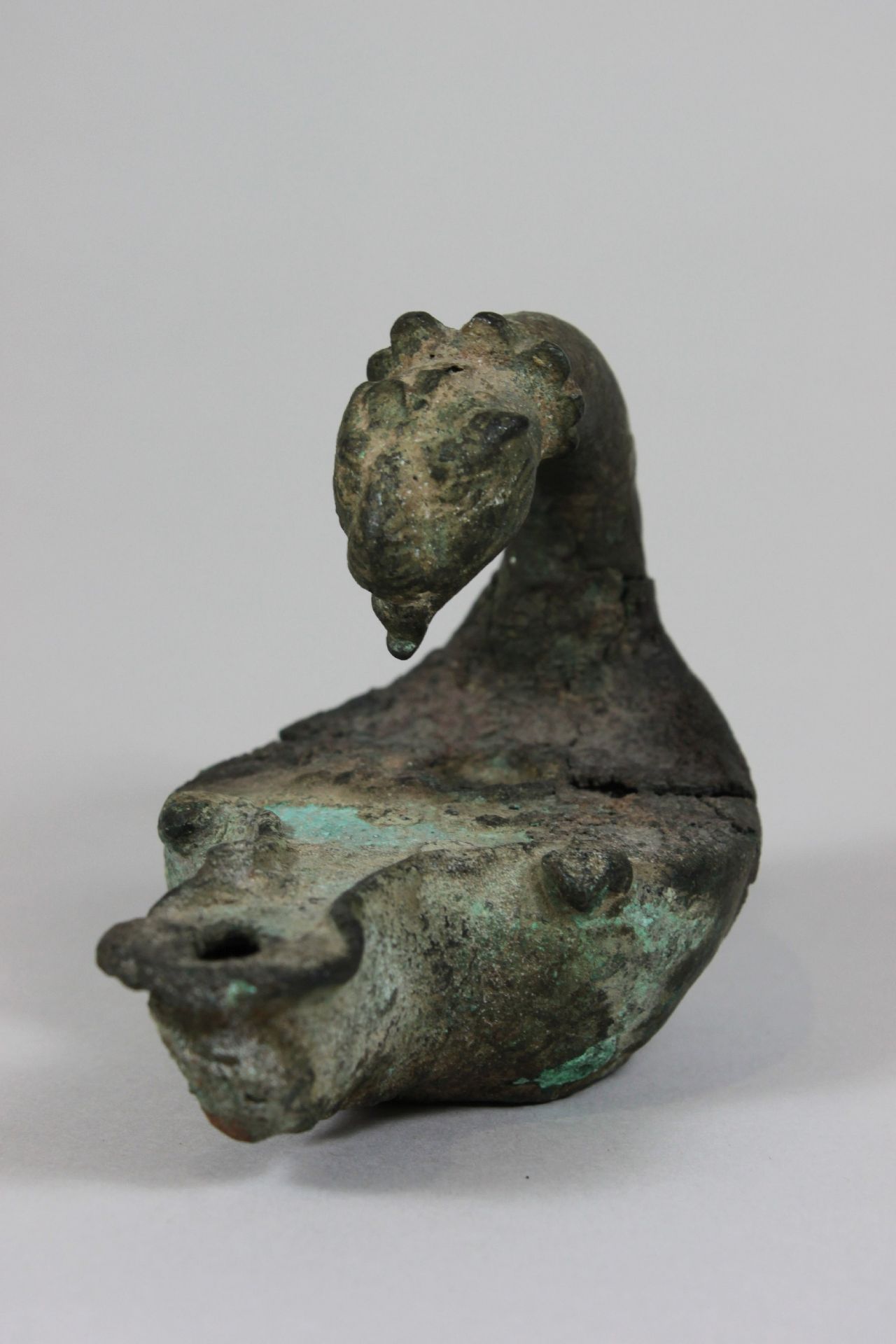 Römische Öllampe, Bronze, Löwenkopf geformter Griff, Maße: 8 x 10 x 6 cm.Römische Öll - Bild 2 aus 3