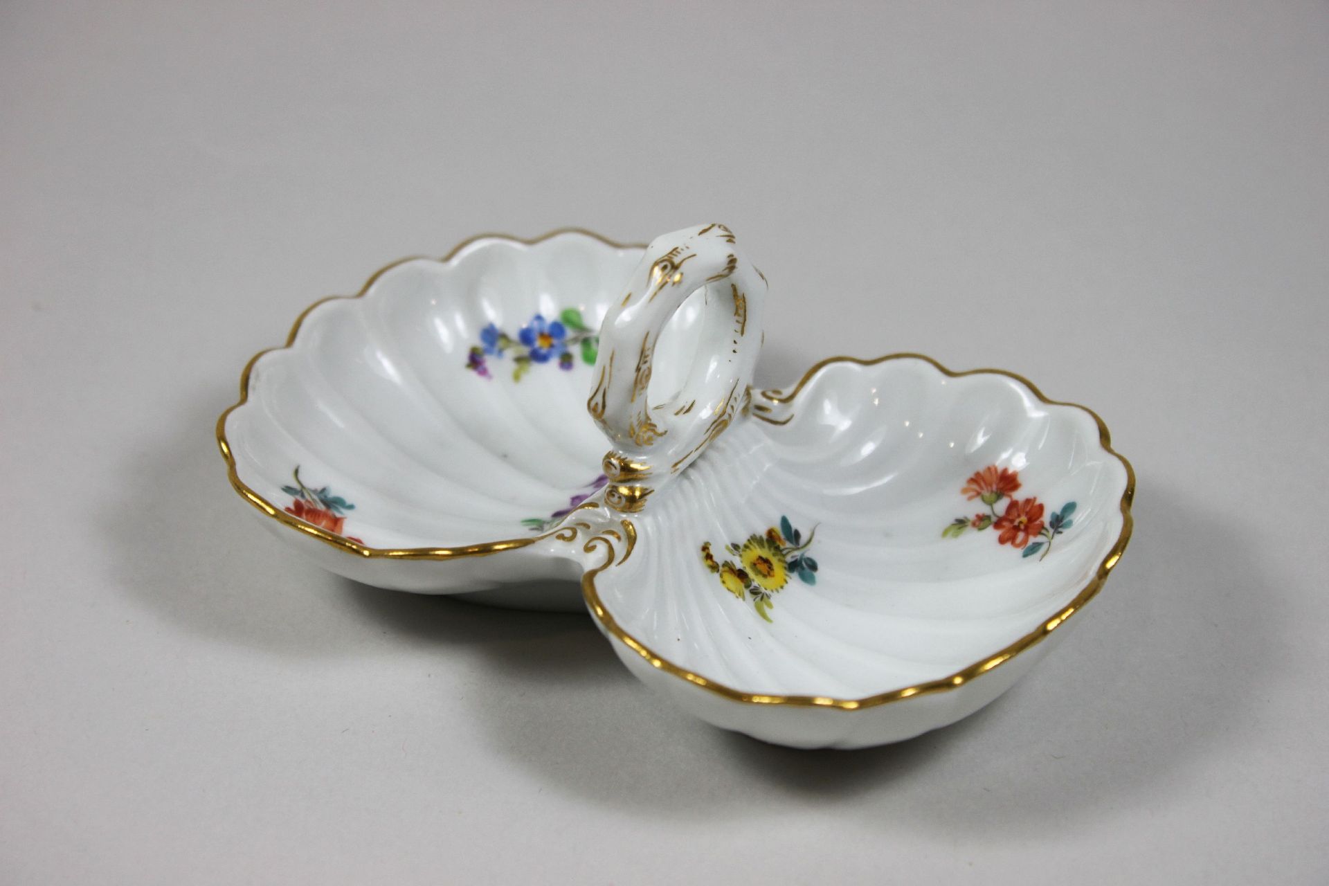 Meissen Doppelschale, polychrome, muschelförmige Schalen, Blumendekor, Goldrand, Schalen verbunden