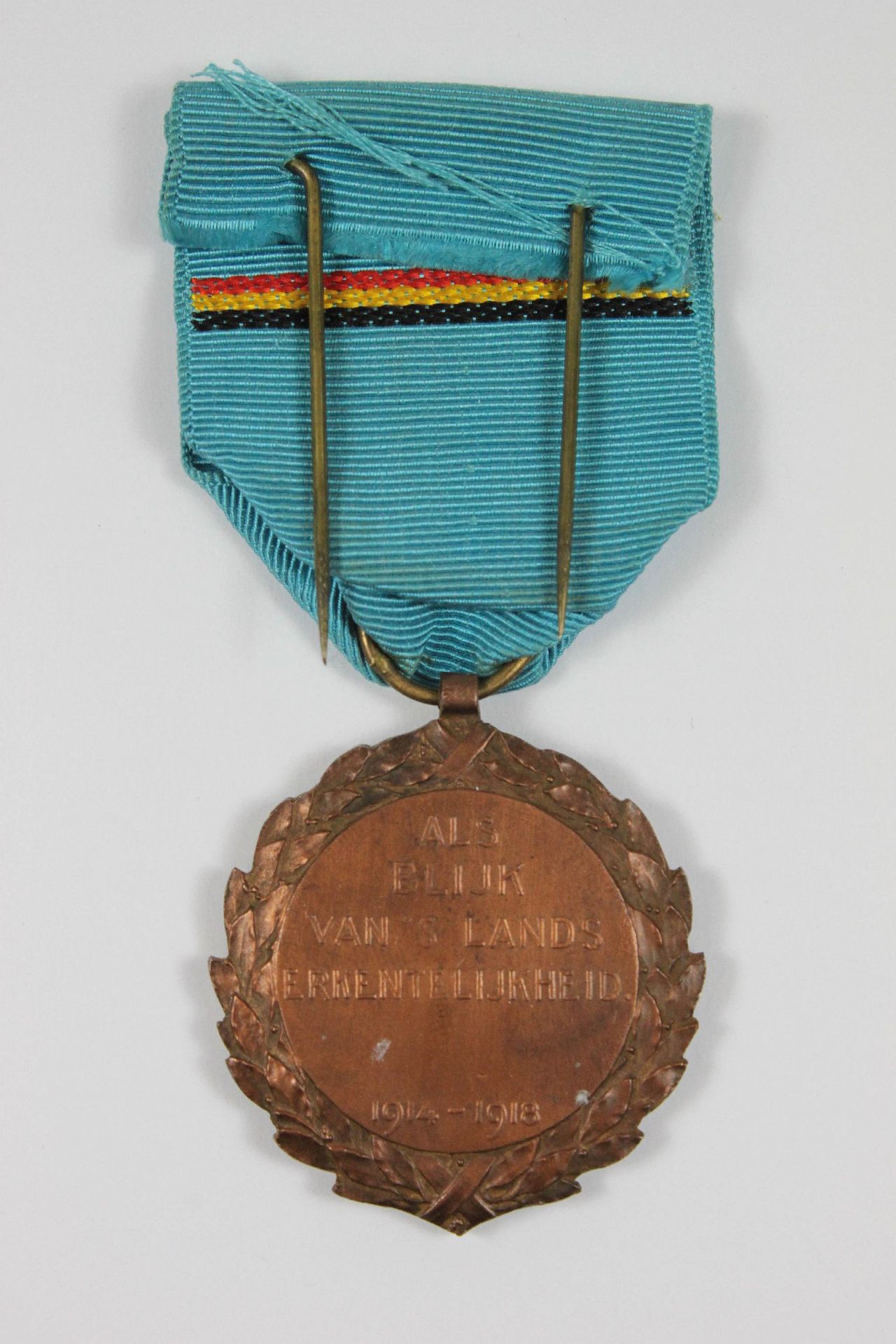 König Albert Medaille, Bronze, Albert Koning der Belgen, verso: als blijk vans lands erkentelijkhe - Image 2 of 2