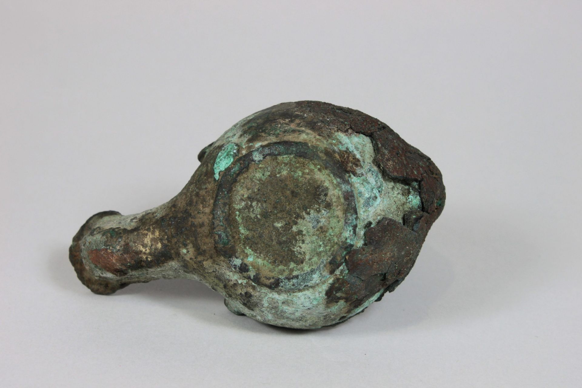 Römische Öllampe, Bronze, Löwenkopf geformter Griff, Maße: 8 x 10 x 6 cm.Römische Öll - Bild 3 aus 3