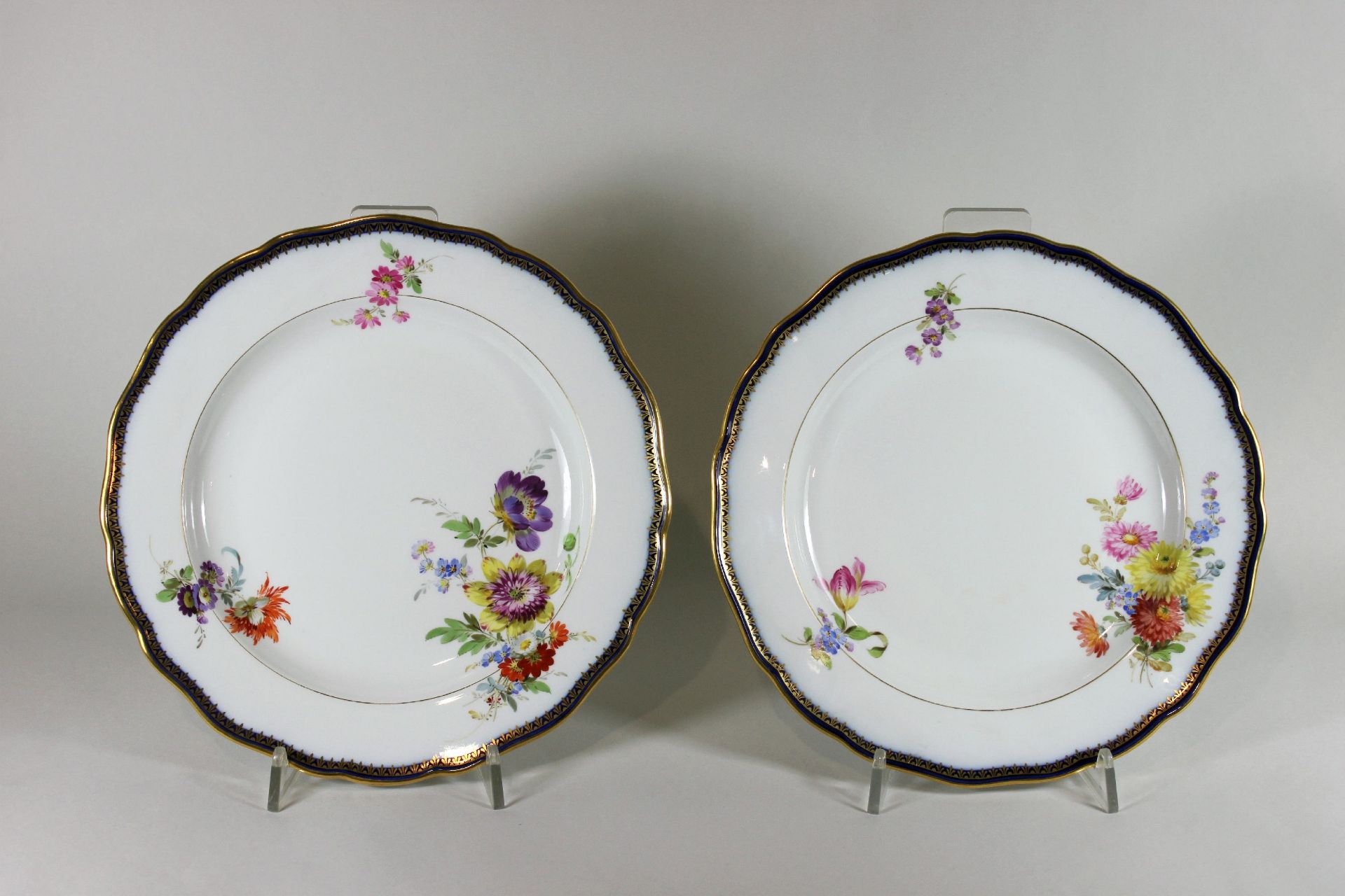 Meissen, 8 Essteller, Porzellan, Knaufzeit, 1. Wahl, polychrom bemalt, versch. Blütendekor, Gold-< - Image 2 of 5