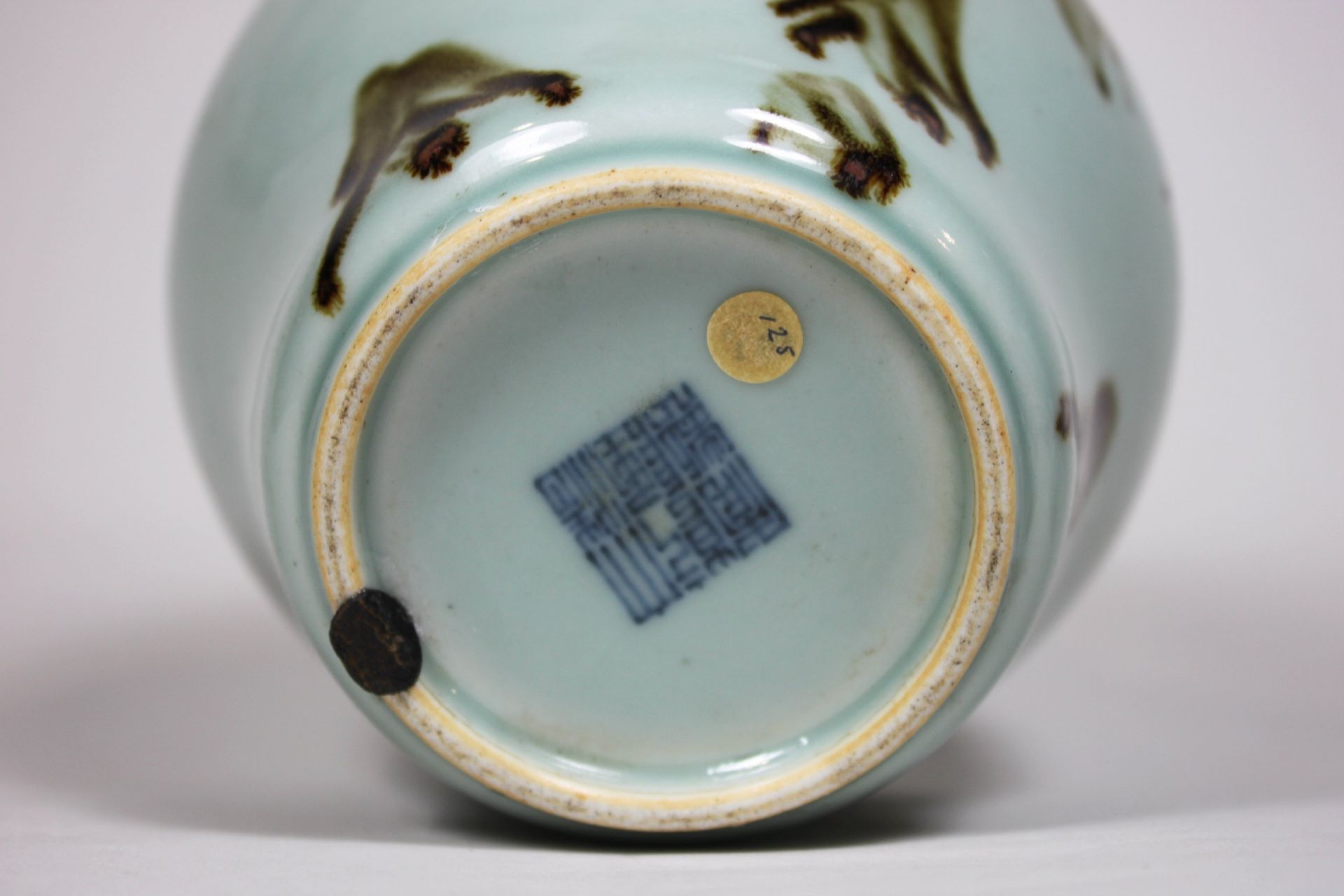 Celadon Vase, China, Qing Dynastie, Kangxi Periode (1890-1910), Porzellan, mit braunen Aplikationen - Bild 2 aus 2