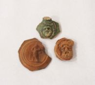 Drei Fragmente römischer Reliefkeramik