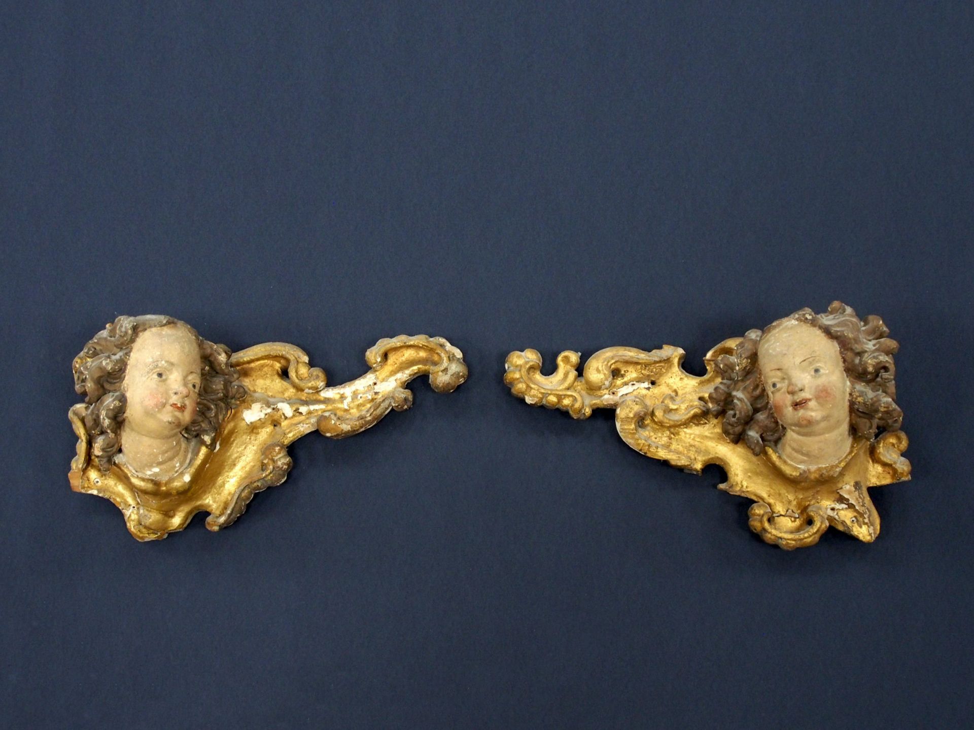 Paar Puttenköpfe mit Rocaillen - Image 2 of 2