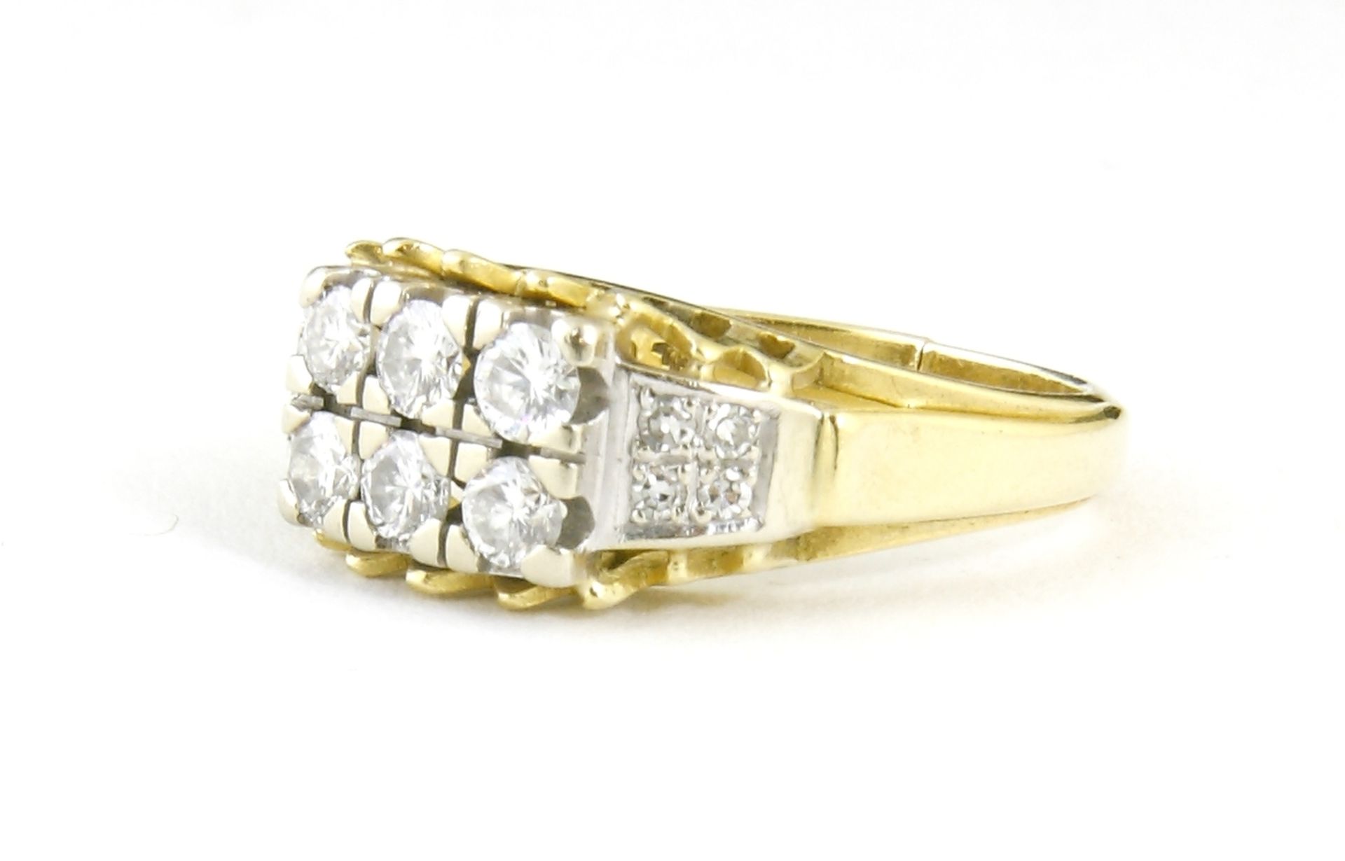 Ring, 750er GG. mit sechs Diamanten im
