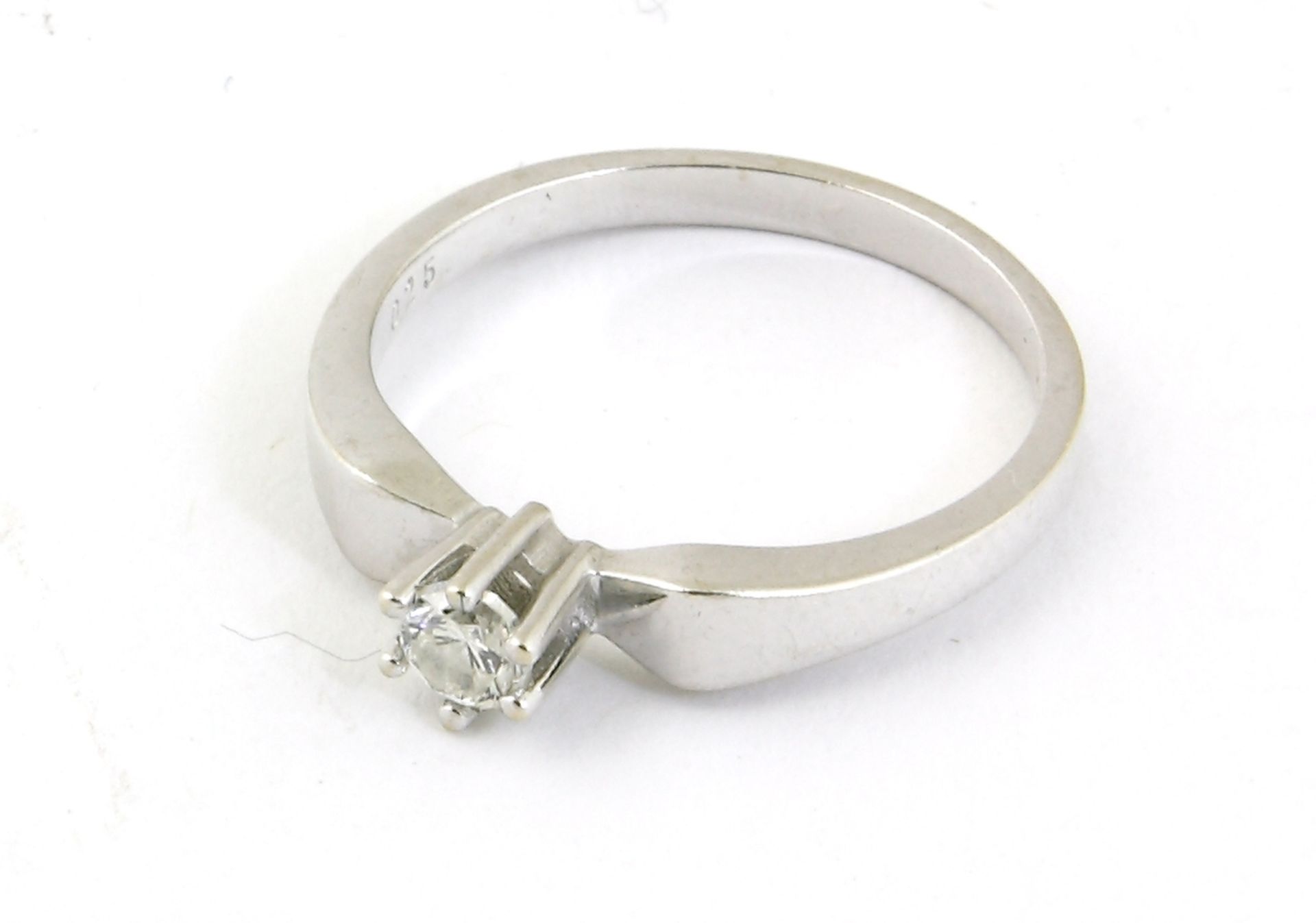 Ring, 585er WG. mit Diamanten im