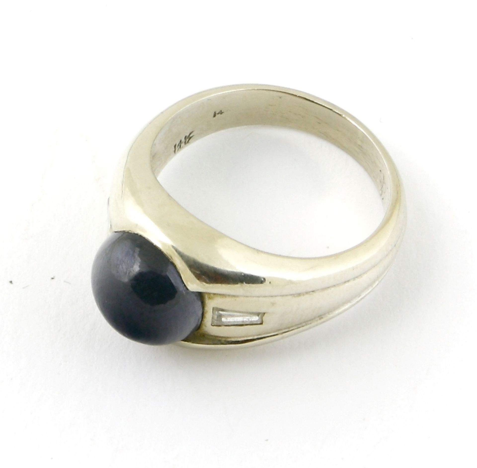Ring, 585er WG. mit Saphir - Cabochon