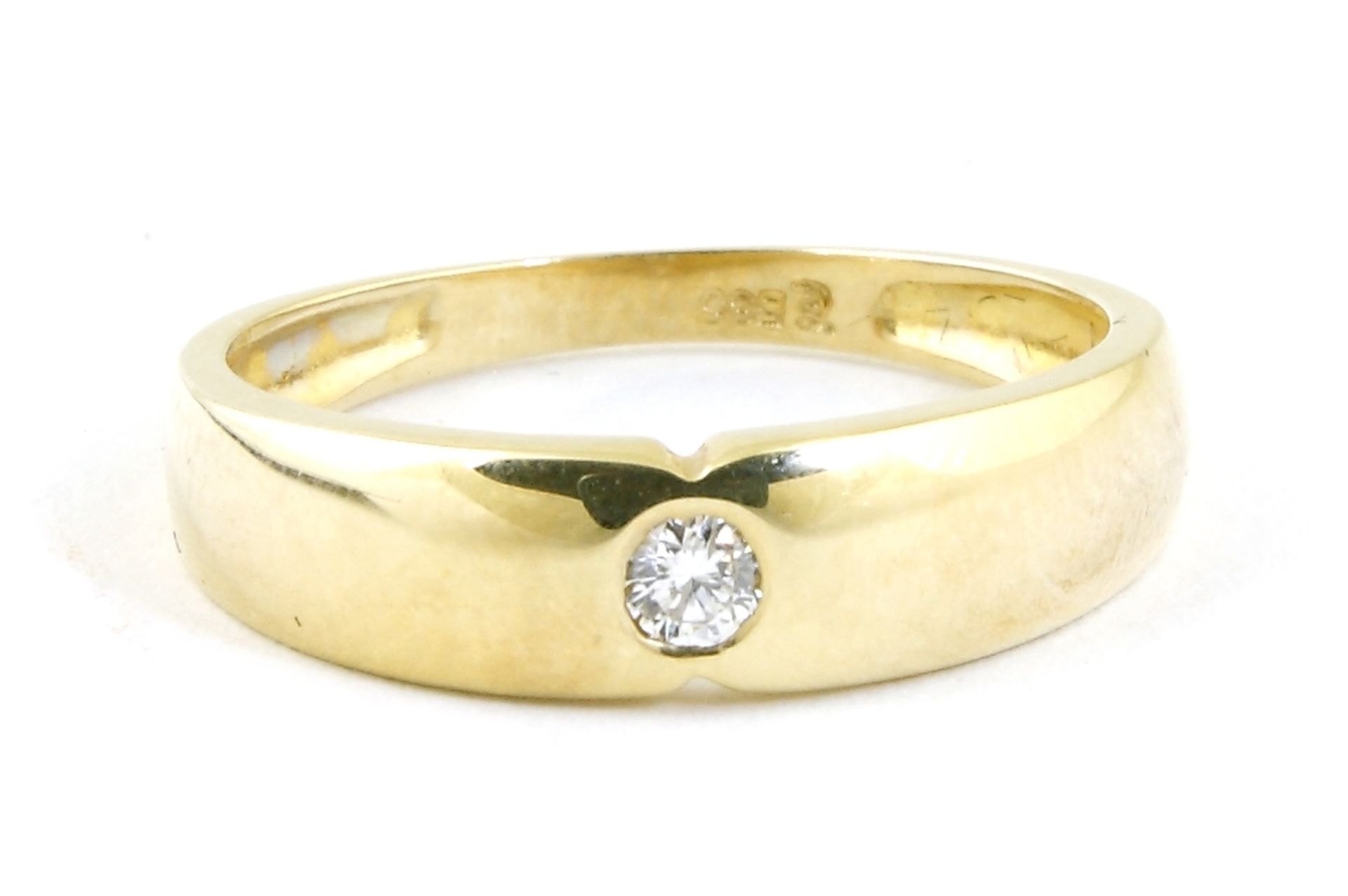 Ring, 585er GG mit kleinem Diamant im