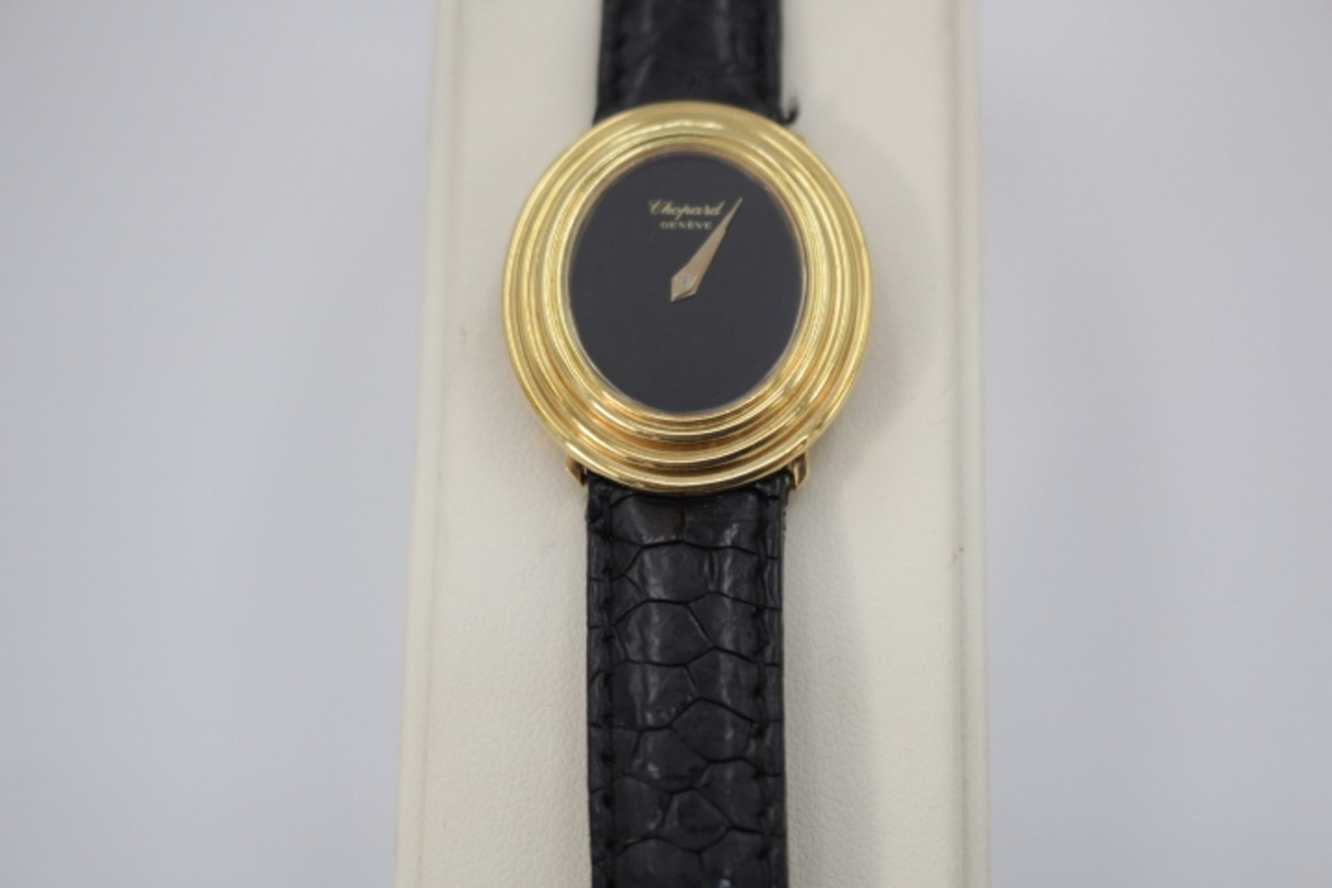 750/18kt.Chopard Damen Armbanduhr Vintage Geneve Handaufzug /Lederarmband Ovale mehrfach abgesetzt