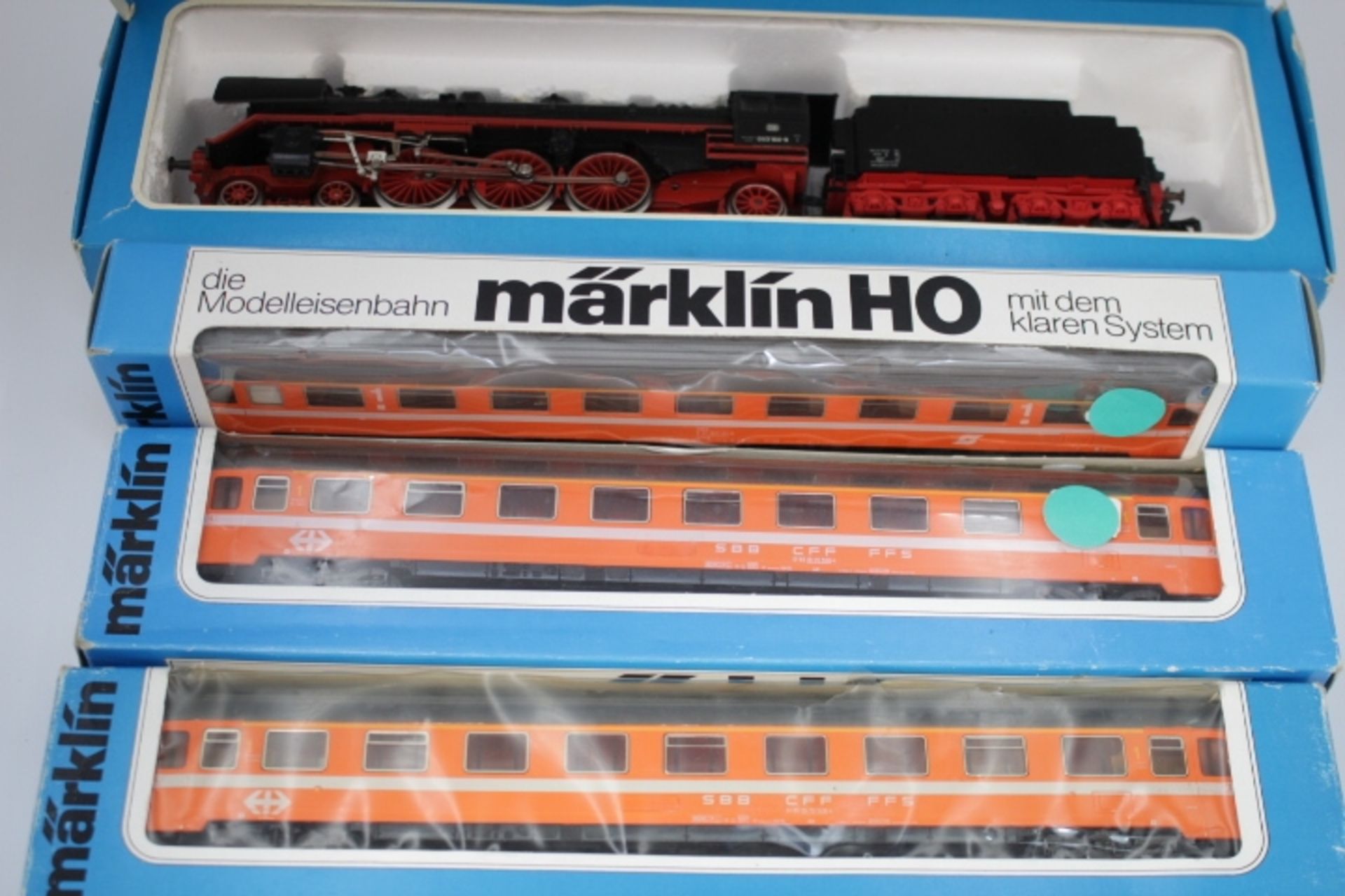 Märklin HO 3085 Schnellzug-Schlepptender-Dampflokomotive BR 003 mit 3 Personenwaggon Nr.4147,4149,