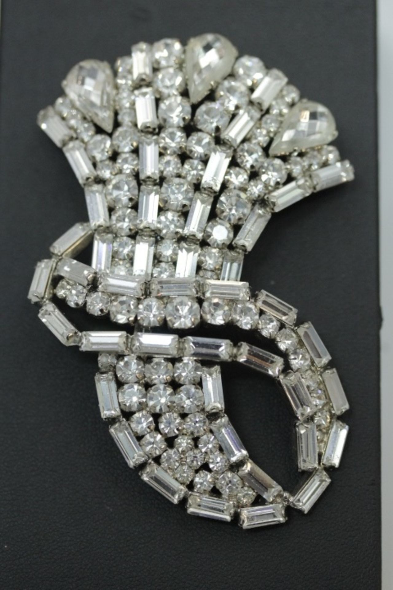 Christian Dior Vintage Brosche Füllhorn wohl 70er Jahre verso Chr. Dior Germany gebraucht,getragen