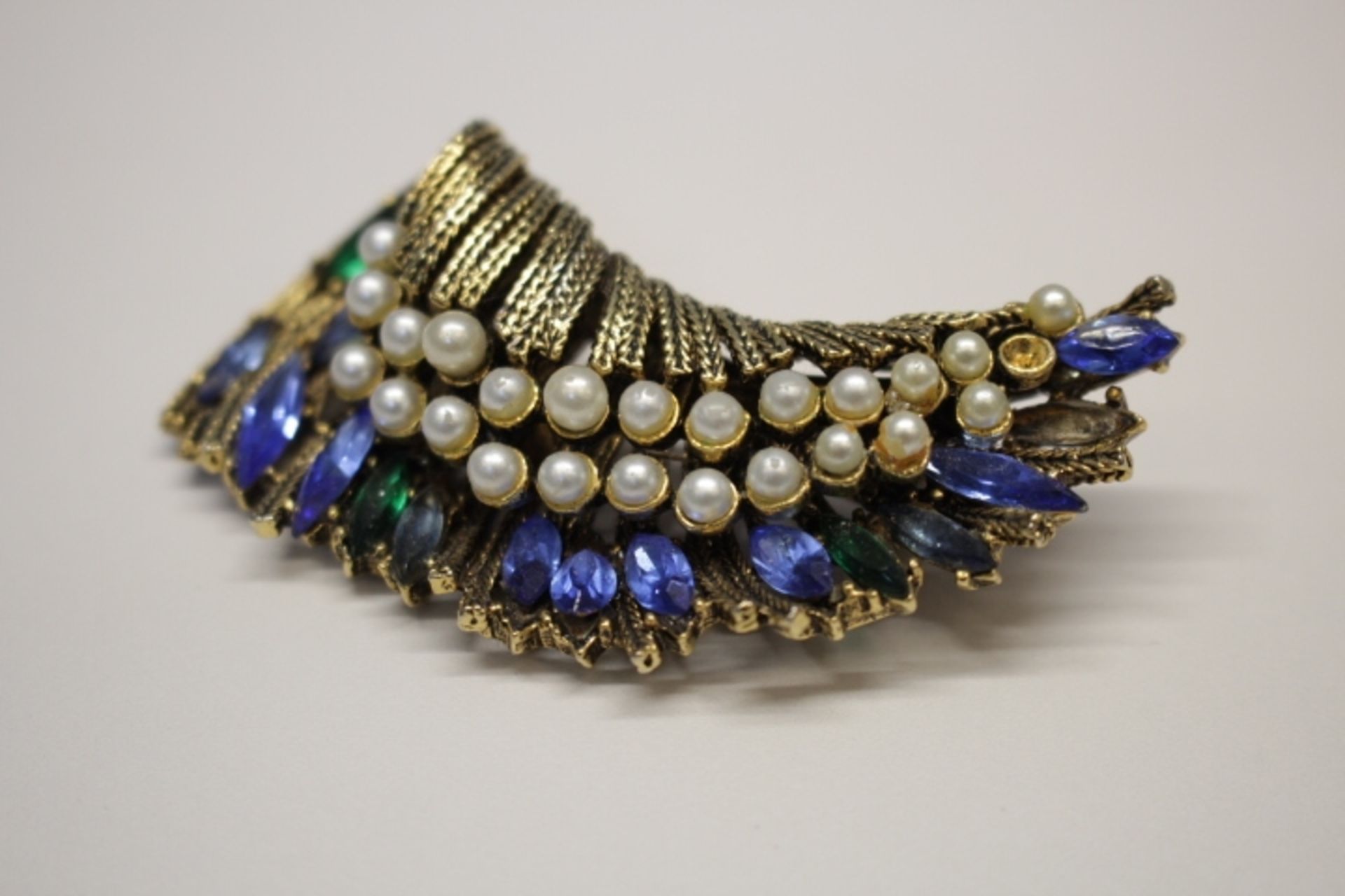 Modeschmuck Brosche Fa.ARTO Mit Perlen und Blauen Glassteinen Maße:7 x 3cm