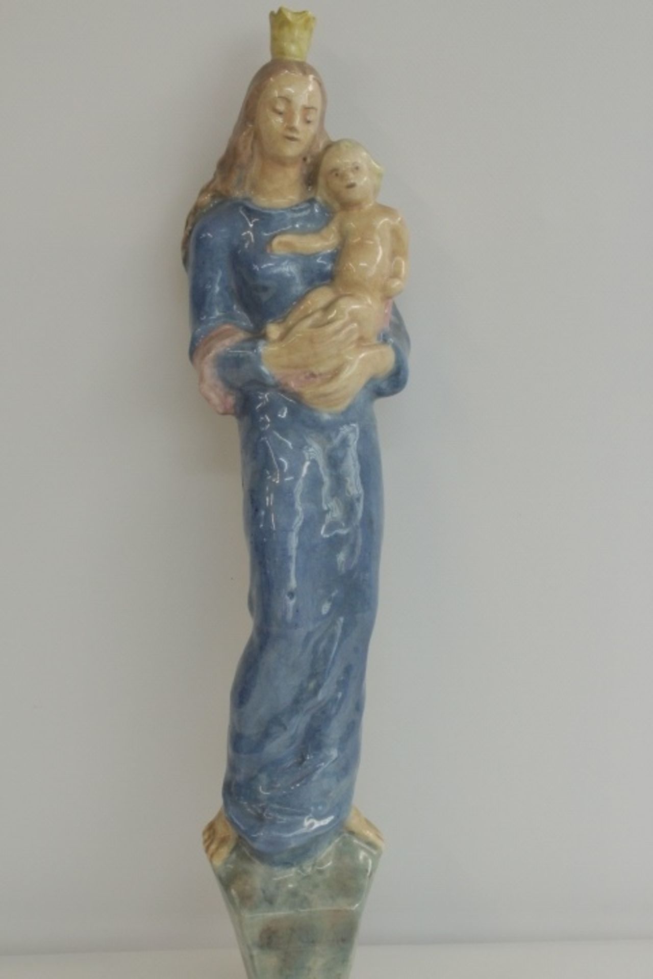 Madonna mit Kind wohl Karlsruher Majolika ? farbig glasiert wohl um 1950 Höhe ca.50cm