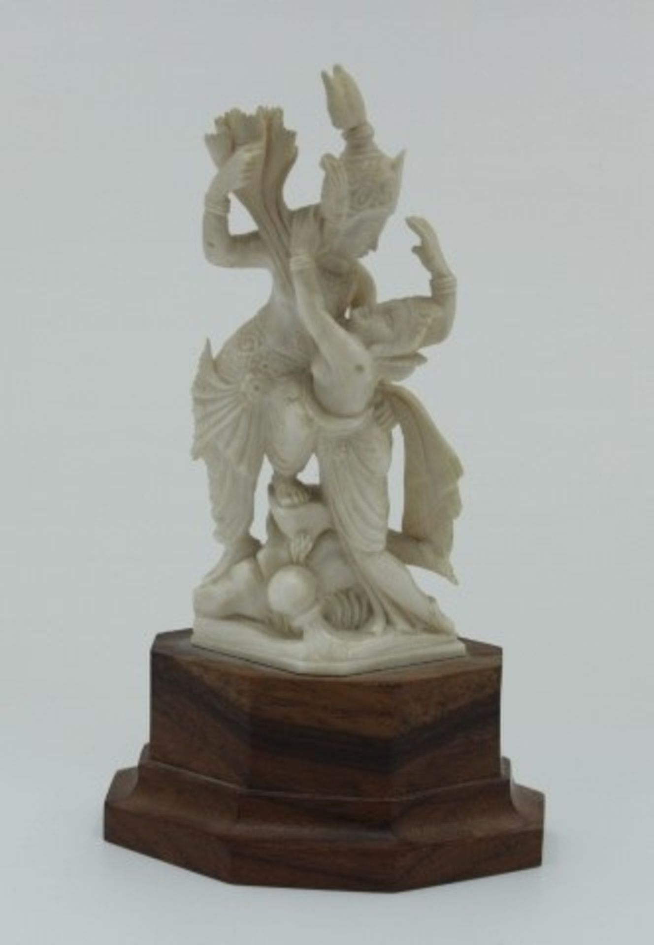 Skulptur Elfenbein wohl Indien 1.Hälfte 20.Jhdt Liebesszene « sehr fein ausgearbeitete Darstellung