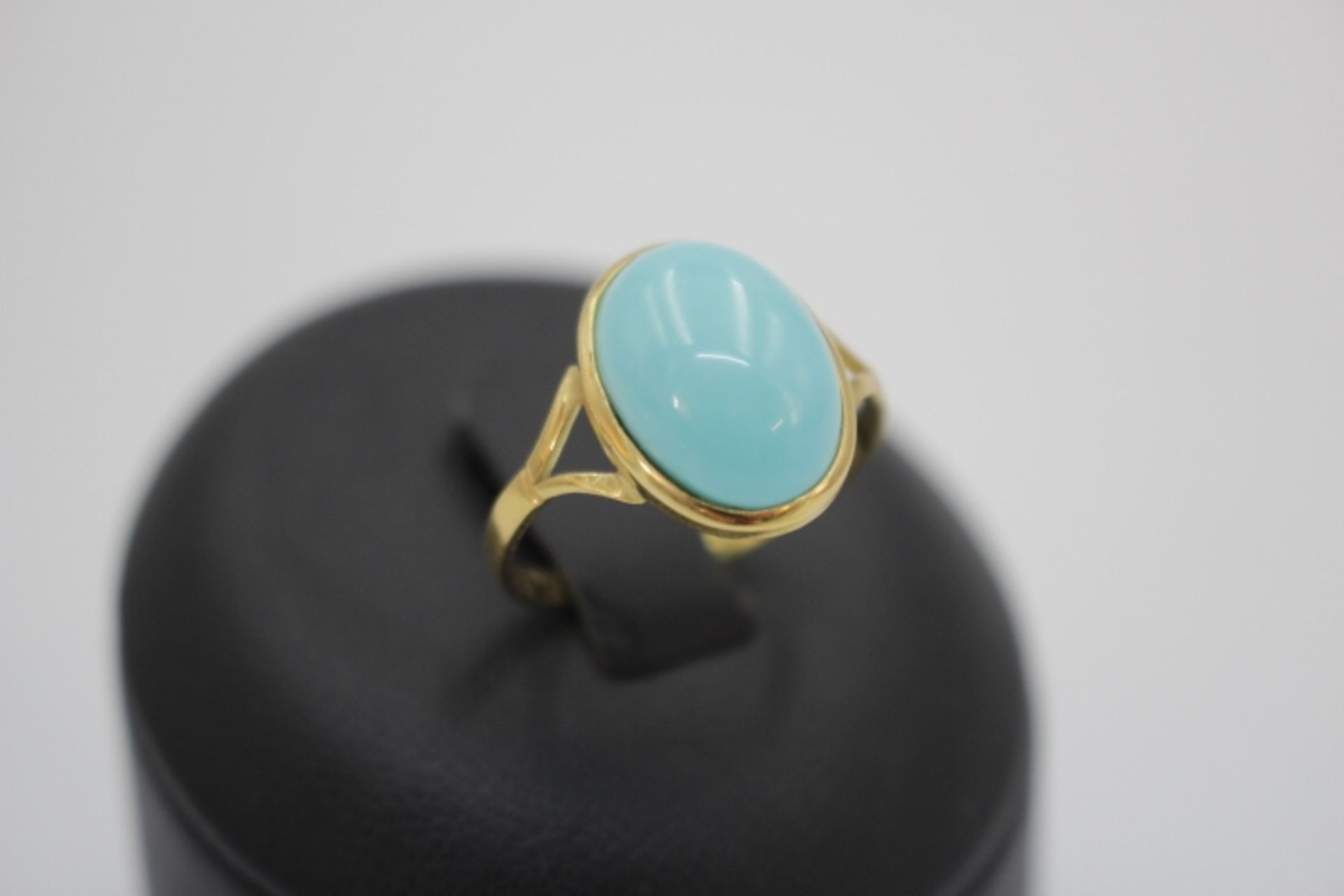 750/18kt.Ring mit Cabochon Türkis besetzt RW:56 Gewicht:2,9gr.Br.