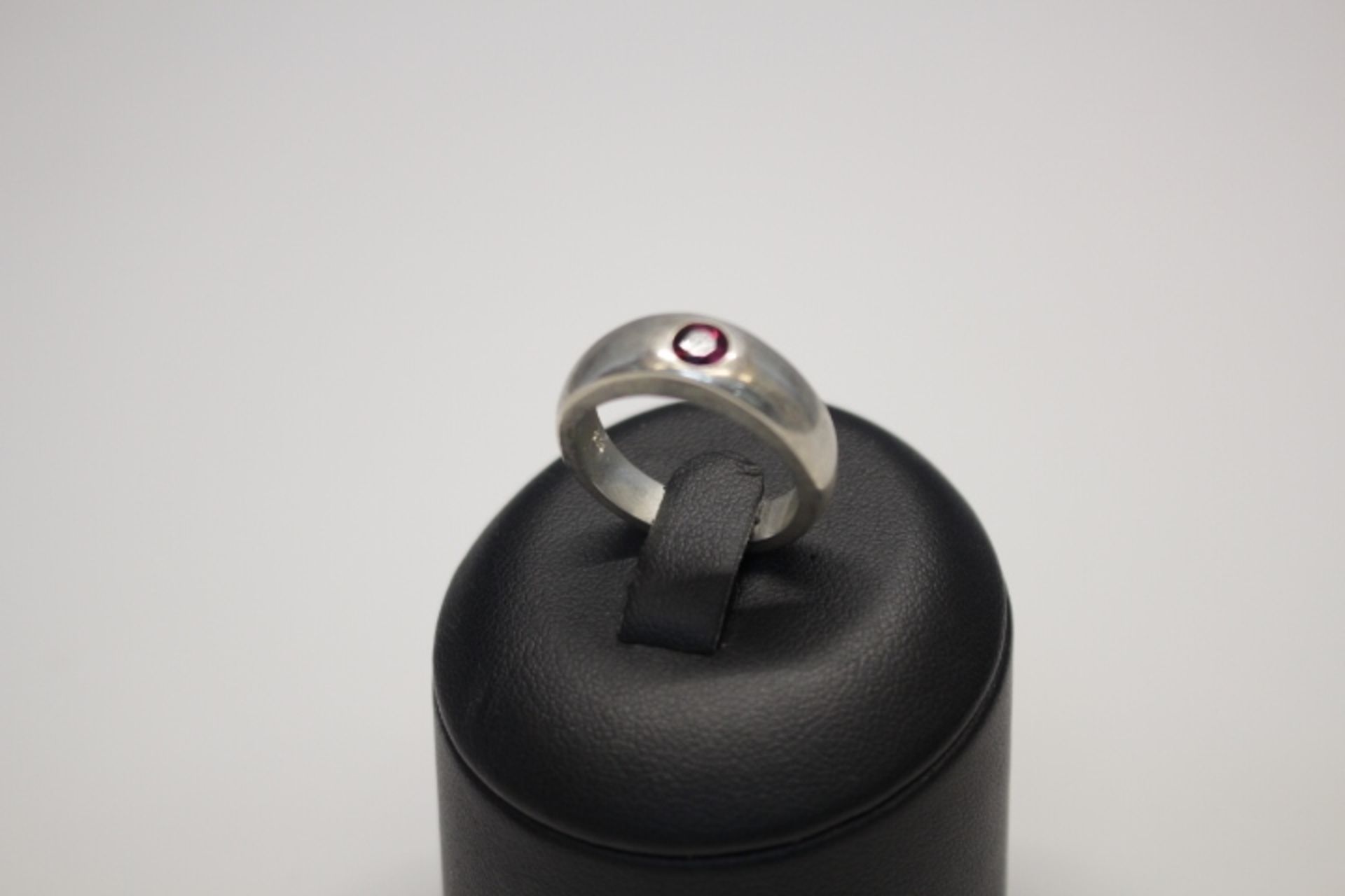 Silber Ring mit Rubin besetzt 0,5ct Gewicht:8,46gr. RW.18mm