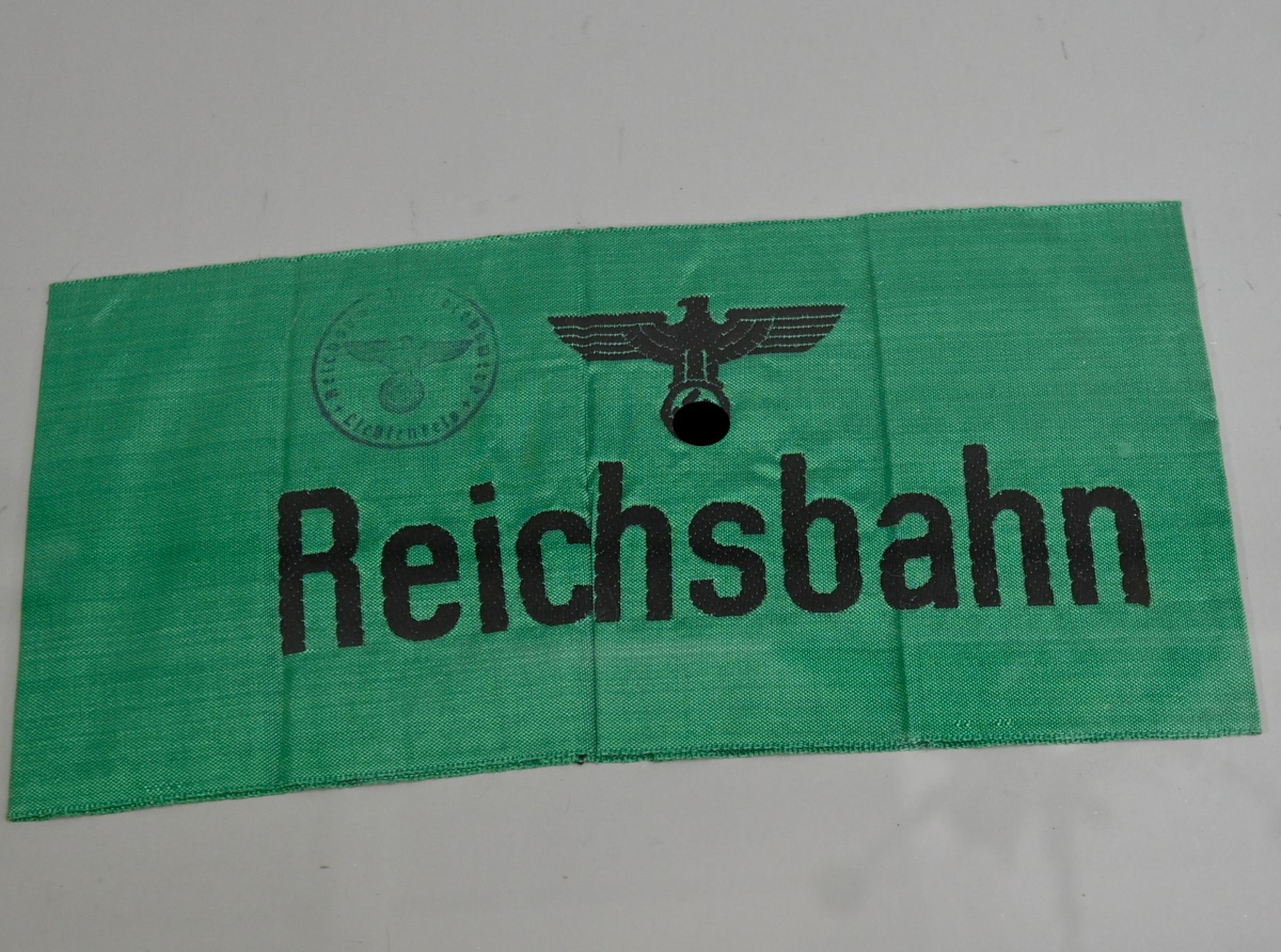 Armbinde, grüne Seide, Reichsbahn bestickt, NS-Zeit, gestempelt