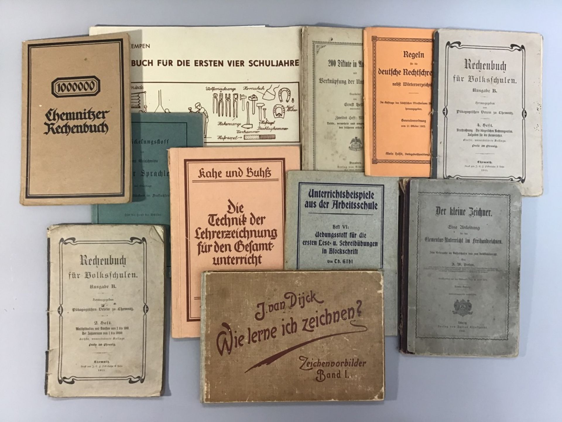 Konv. alte Lehrbücher, 10 Stück: 2 Rechenbücher Chemnitz 1911, Diktate Dresden 1895 Mittelstufe,