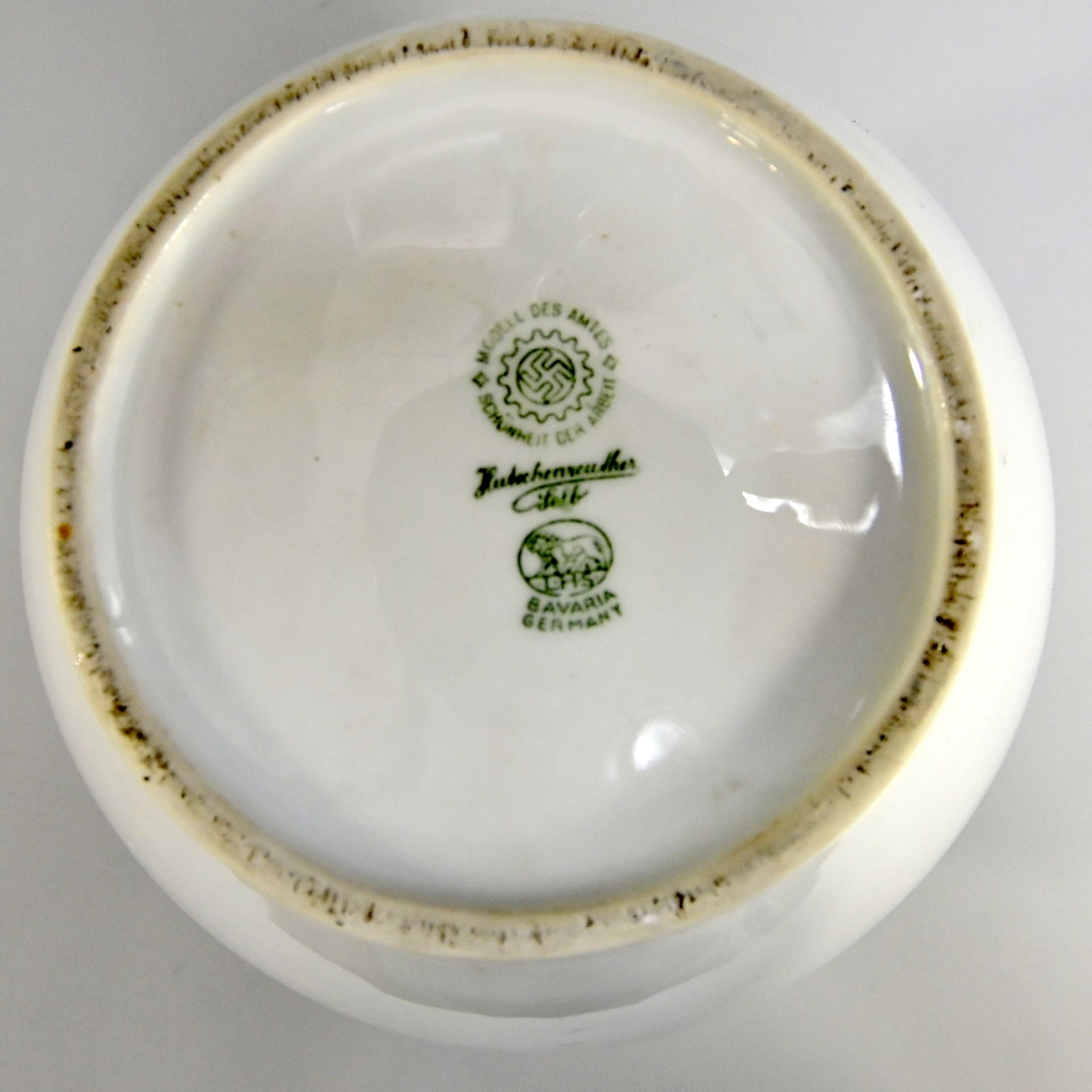 Porzellan-Vase, gemarkt Hutschenreuther Selb, Modell des Amtes Schönheit der Arbeit, H 19 cm - Bild 2 aus 2