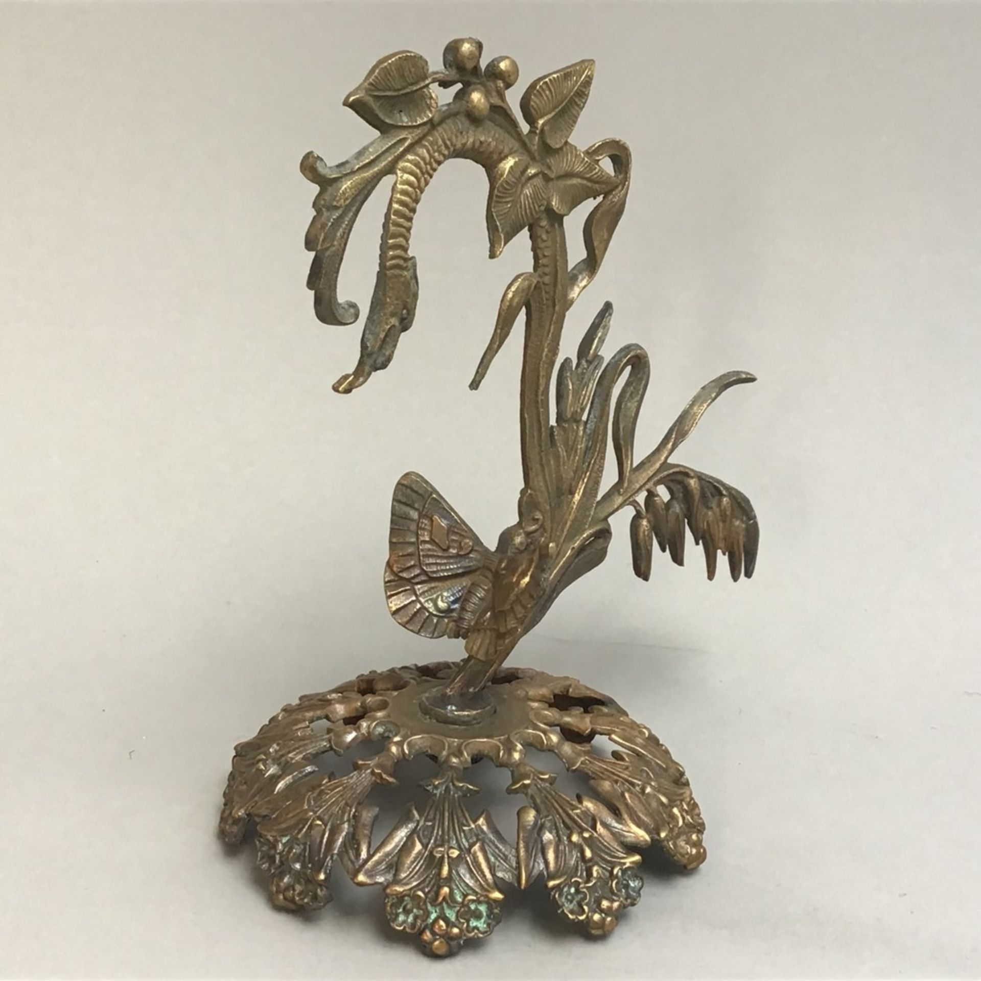 Taschenuhrenständer, Bronze, mit Butterfly, Schlange und Paradiesblättern, H 17cm