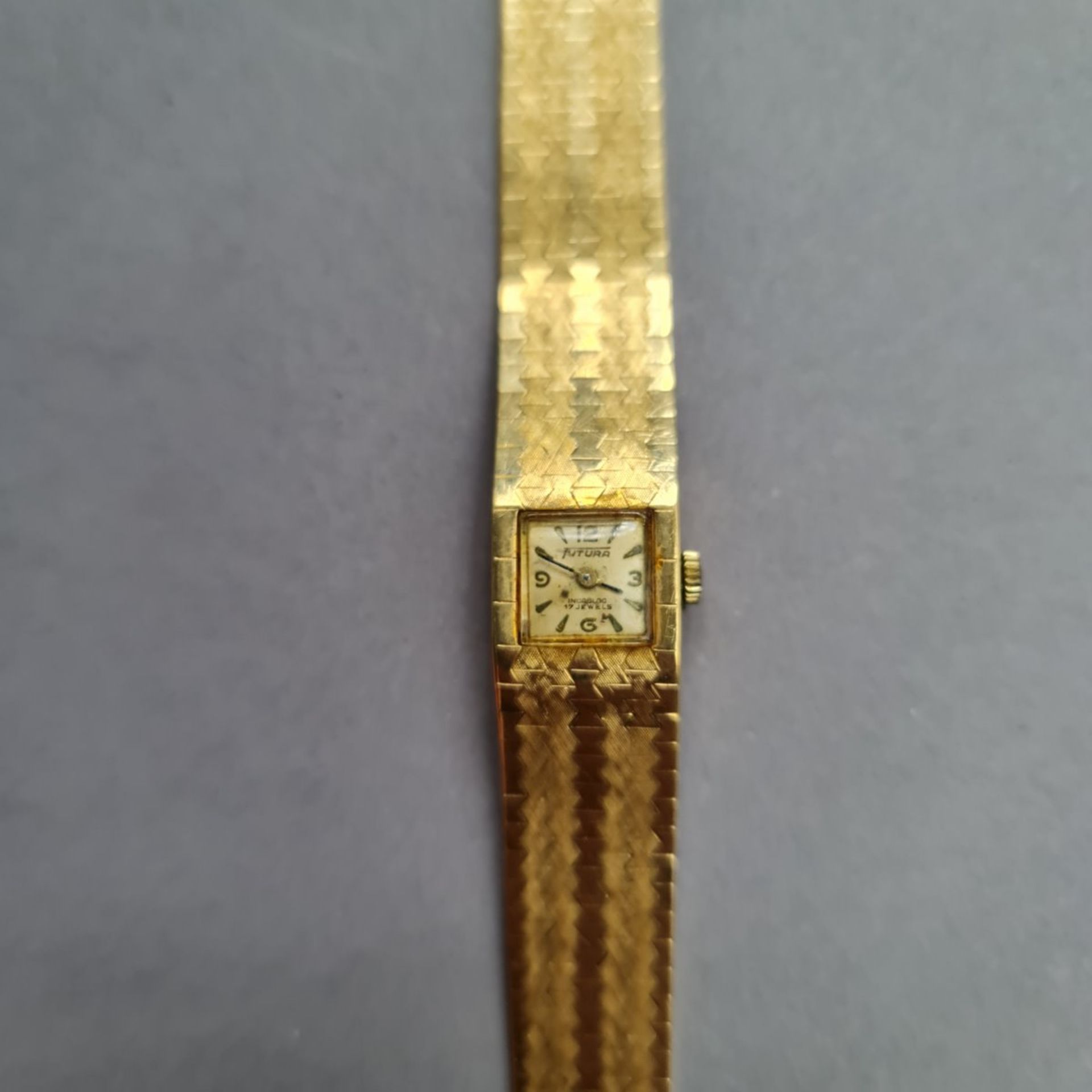 "Futura" Armbanduhr, auf Ziffernblatt (1 x 1 cm) bez. Futura Incabloc 17 Jewels, Uhr rücks. und Band